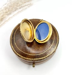 15ct Gold Victorian Gold Oval Shaped Locket with Seed Pears & Etruscan Gold Work
