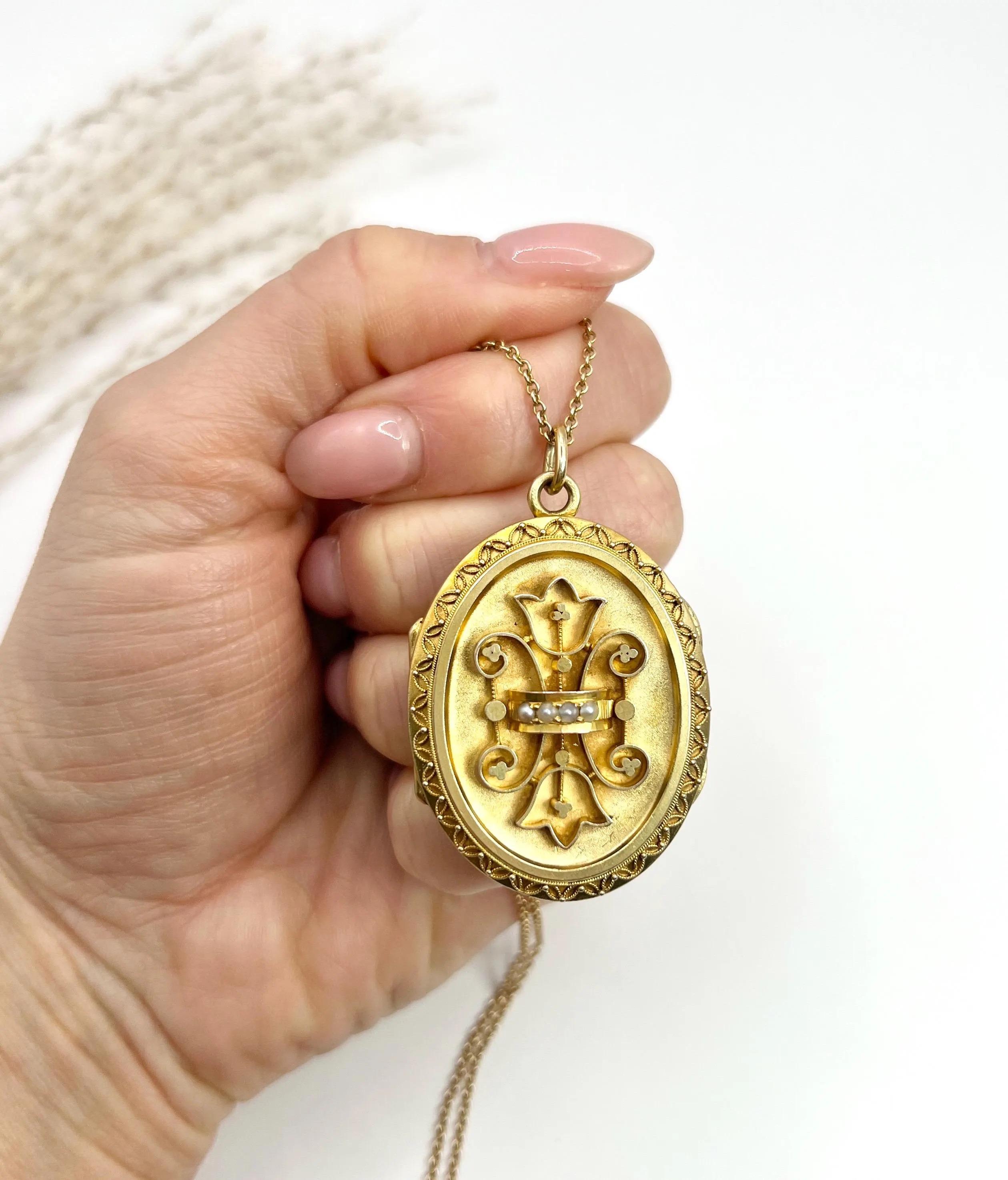 Femenino o masculino Relicario victoriano de oro de 15 ct con forma ovalada, perlas y orfebrería etrusca en venta