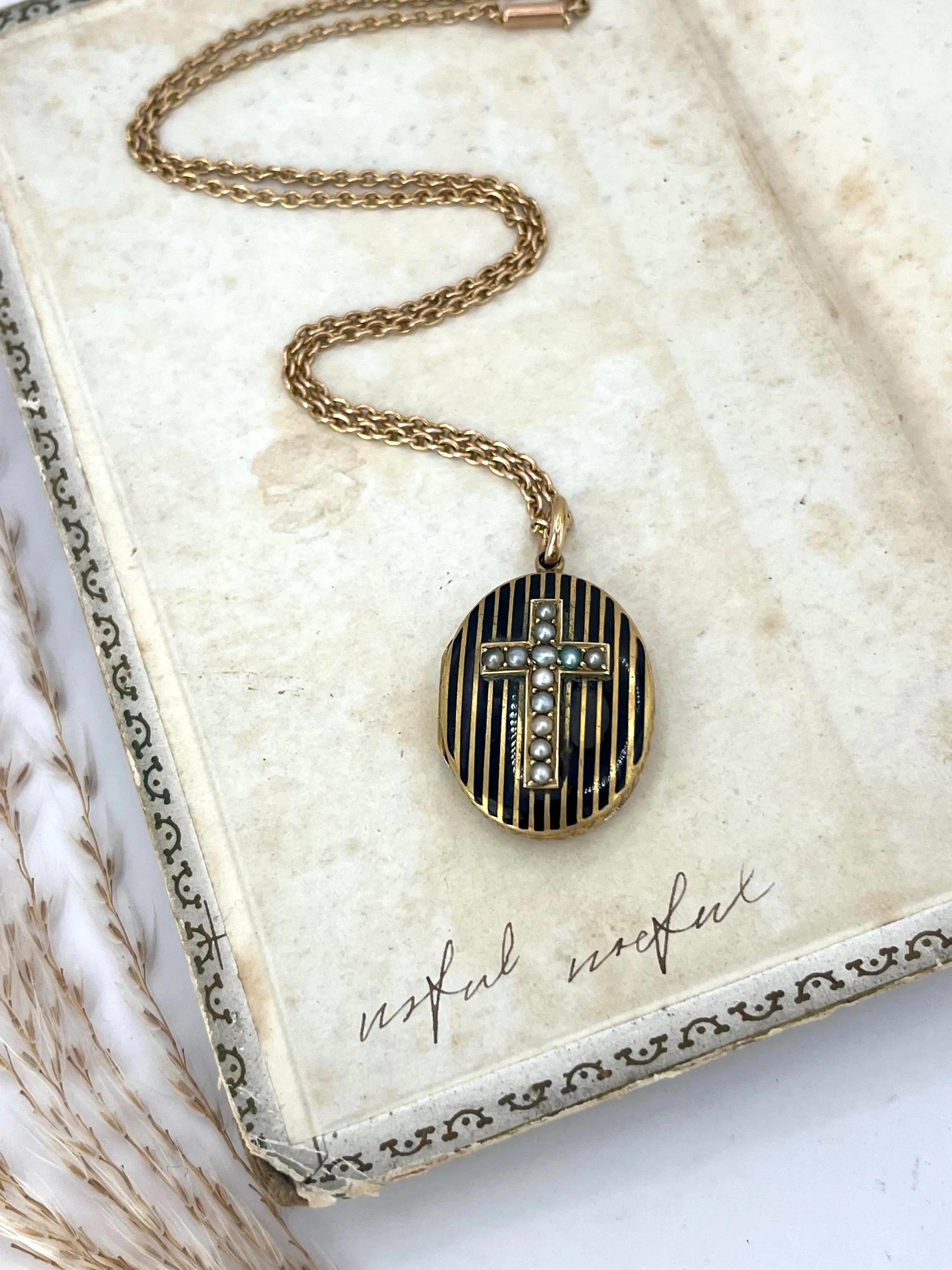 15ct Gold Victorian Locket with Seed Pearl Cross and Black Enamel Circa 1880 For Sale 5