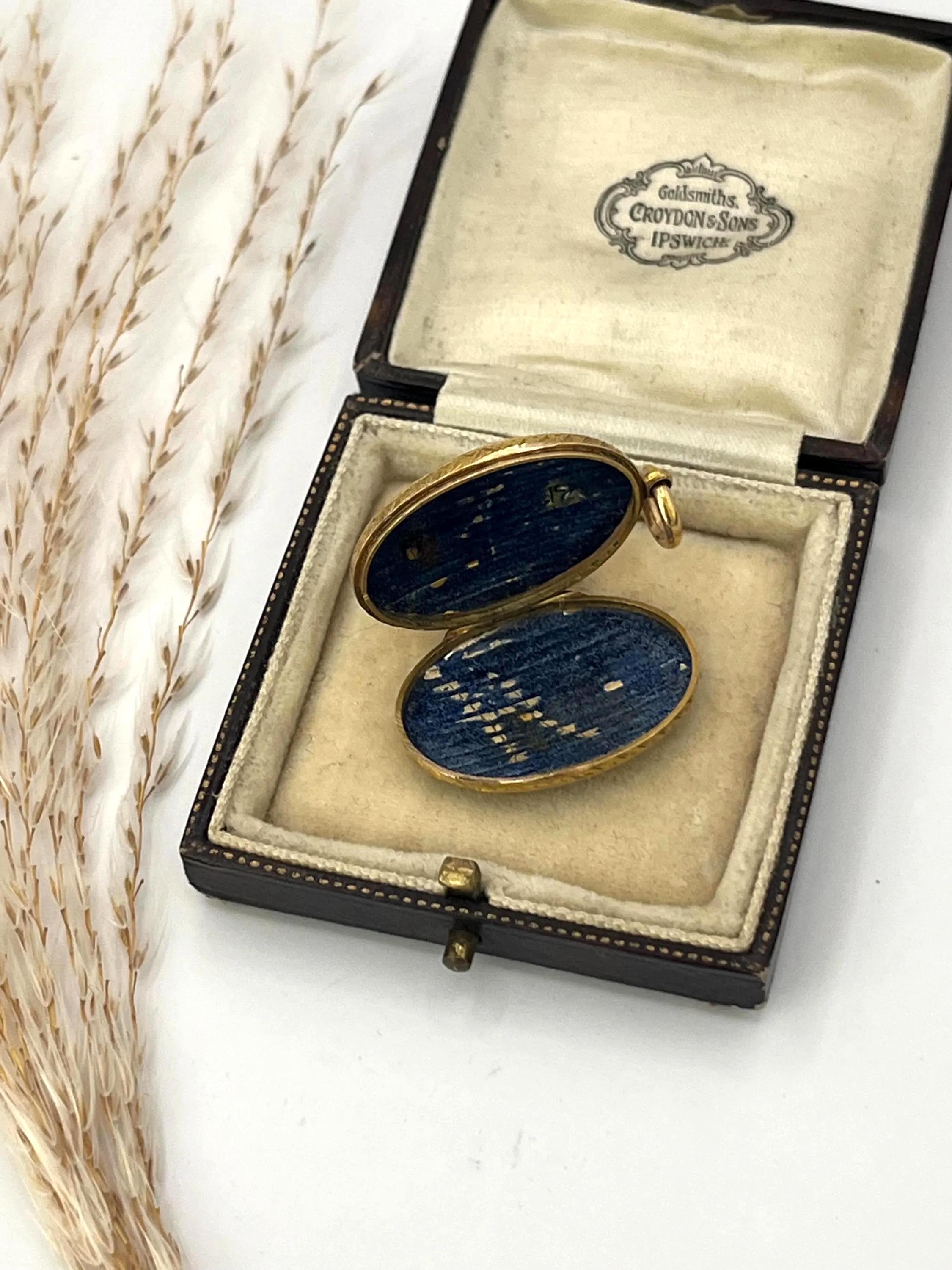 15ct Gold Victorian Locket with Seed Pearl Cross and Black Enamel Circa 1880 For Sale 6
