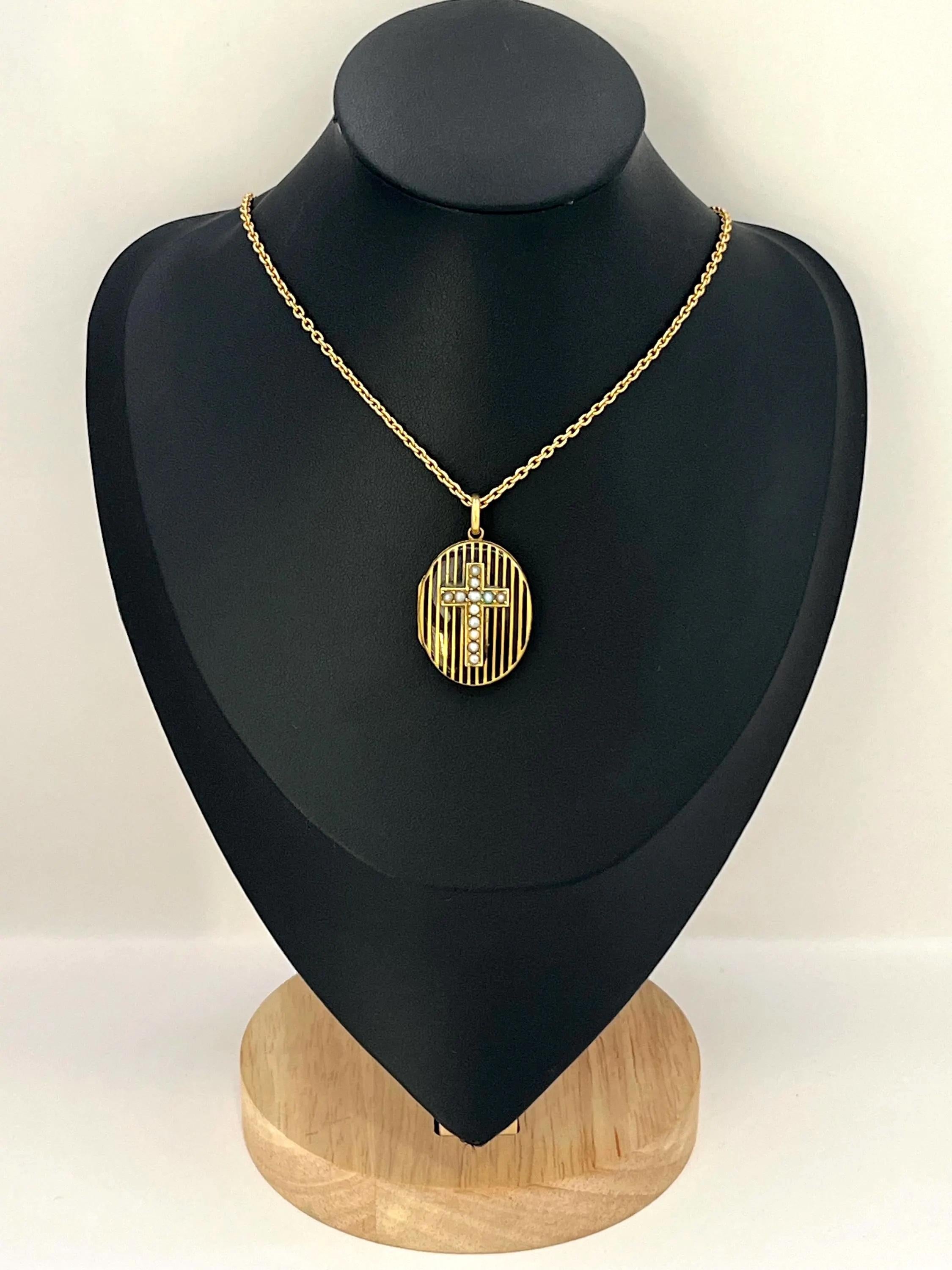 Antique Gold Pearl Enamel Locket

15ct Yellow Gold

Circa 1880

* The chain is sold separately 

Victorian locket in gold with black enamel and twelve seed pearls. The circular pendant features a central cross motif set with twelve pearls, arranged