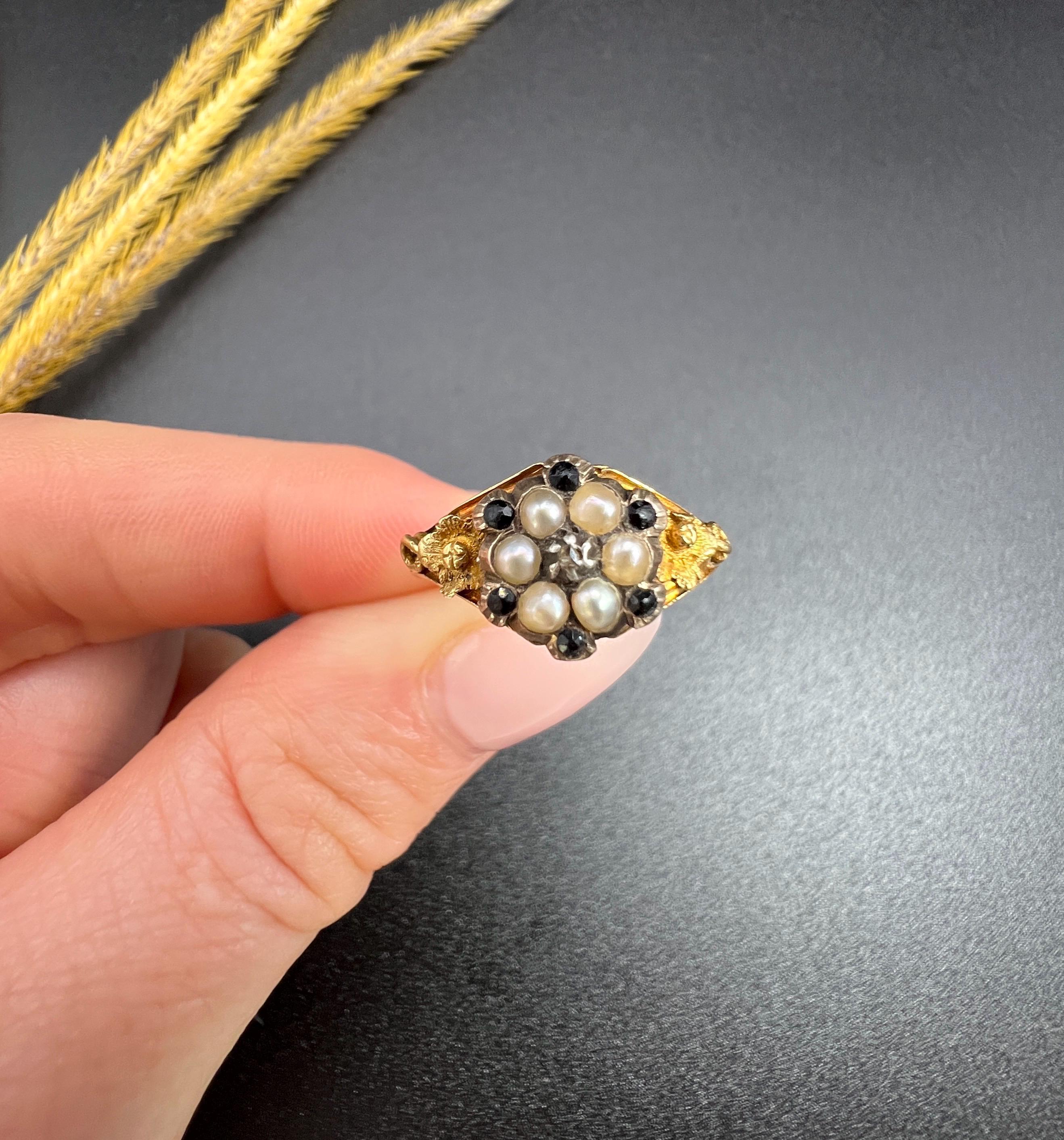 15ct Gold Victorian Onyx, Diamond & Seed Pearl Daisy Cluster Ring Locket Back In Good Condition For Sale In Brighton, GB