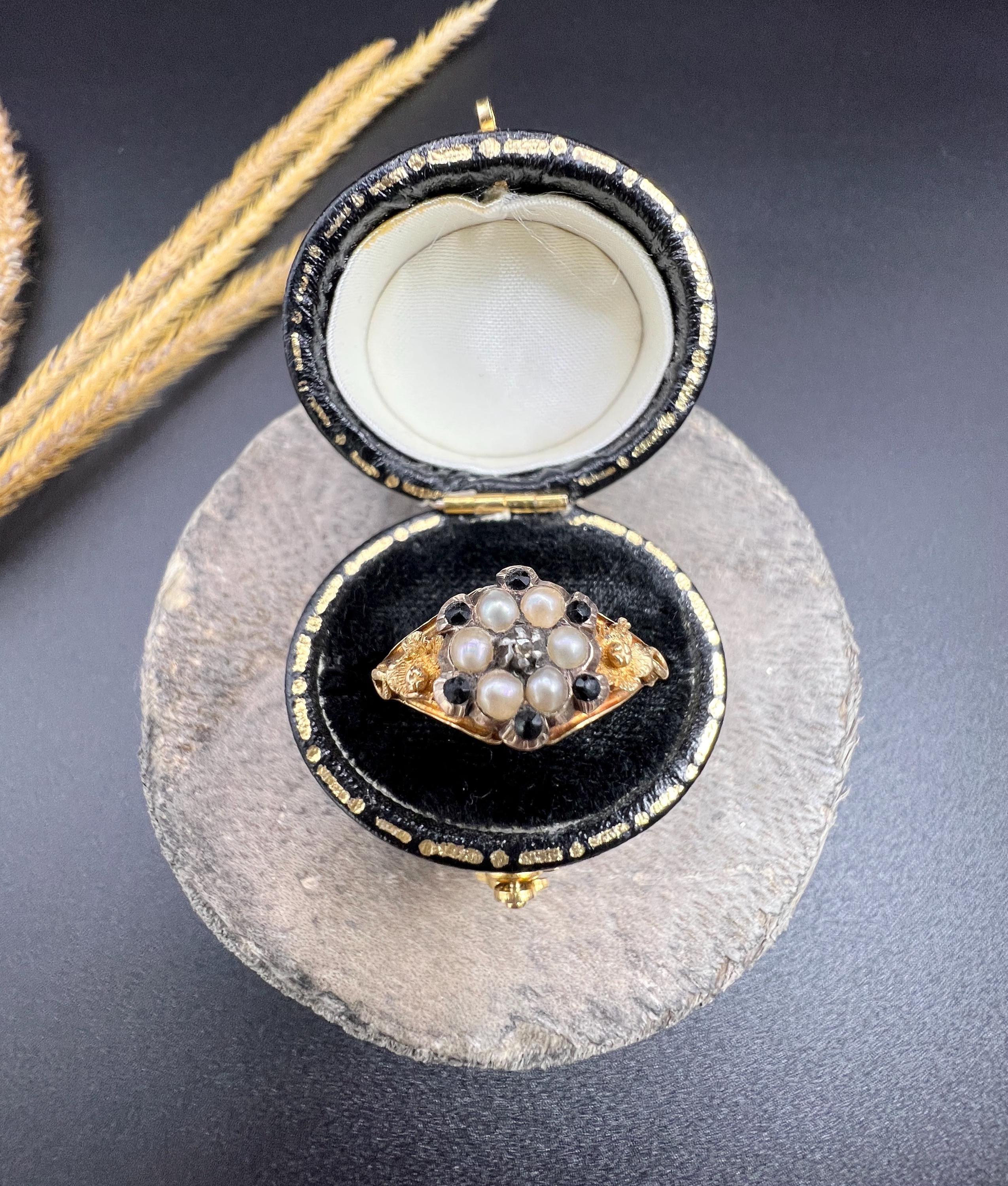 15ct Gold Victorian Onyx, Diamond & Seed Pearl Daisy Cluster Ring Locket Back For Sale 1
