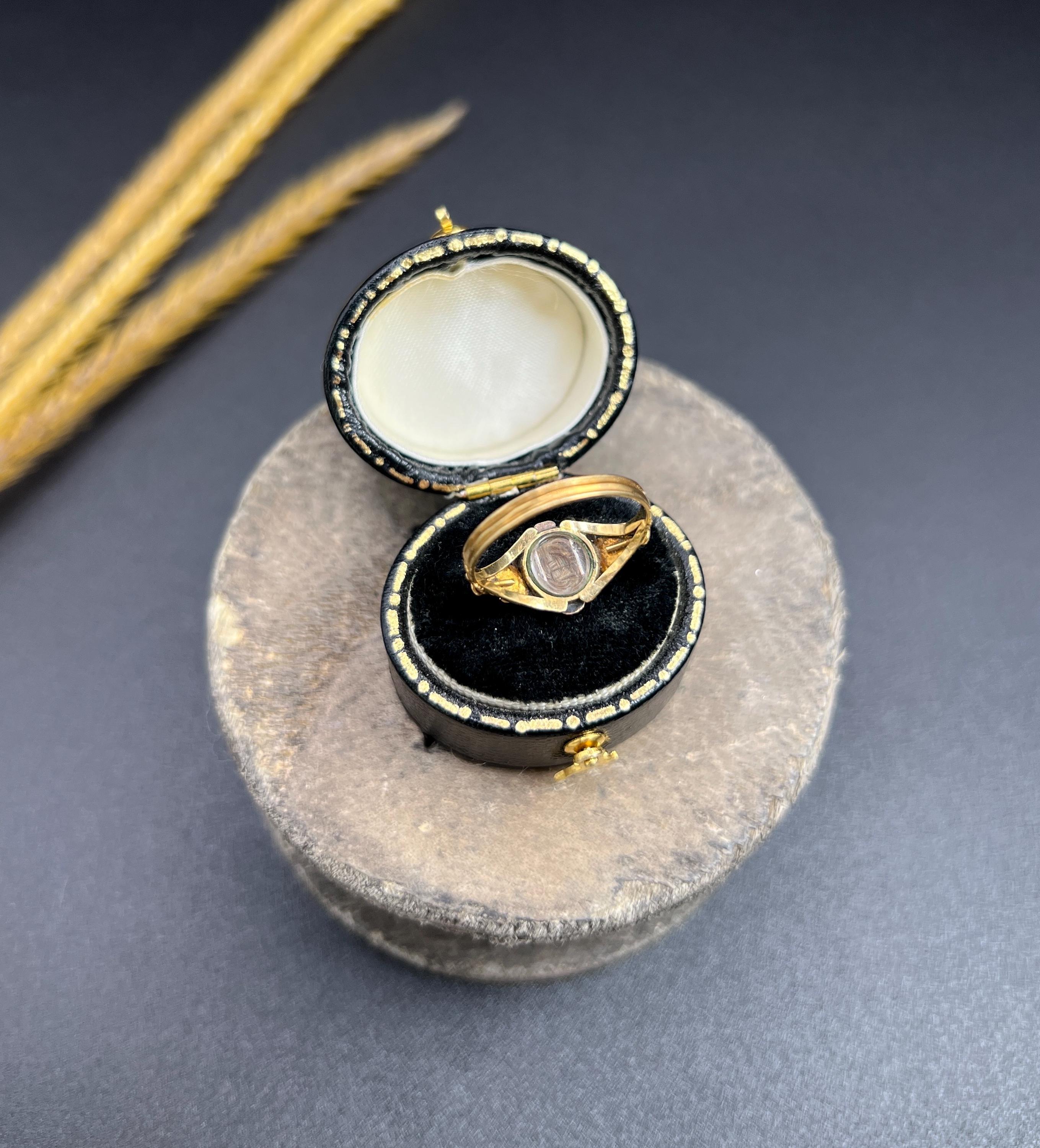 15ct Gold Victorian Onyx, Diamond & Seed Pearl Daisy Cluster Ring Locket Back For Sale 2