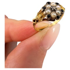 Bague victorienne en or 15ct Onyx, diamants et perles de rocaille Daisy Cluster Locket Back