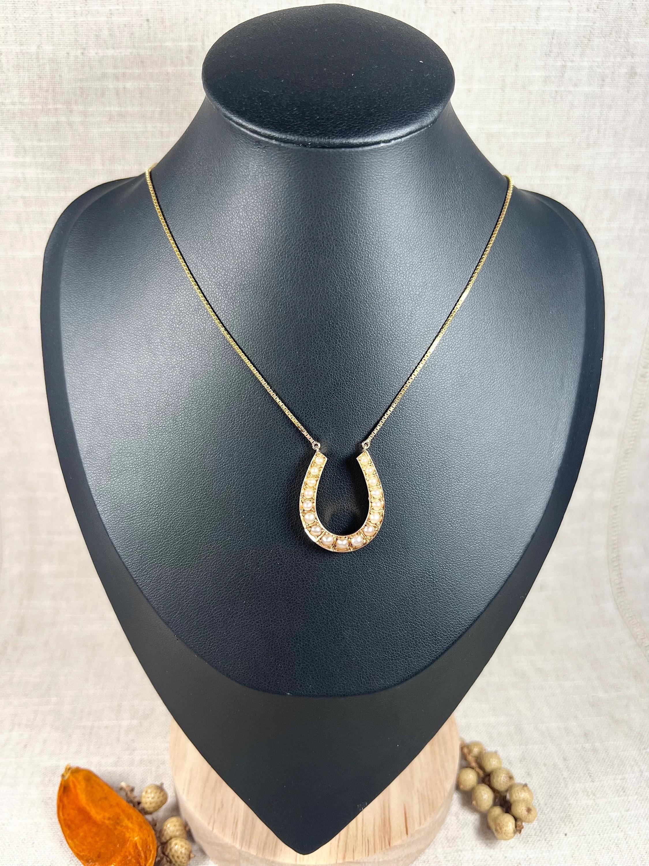 Colgante de herradura de la suerte con perla victoriana de oro de 15 ct en oro amarillo de 9 ct  cadena de eslabones 5