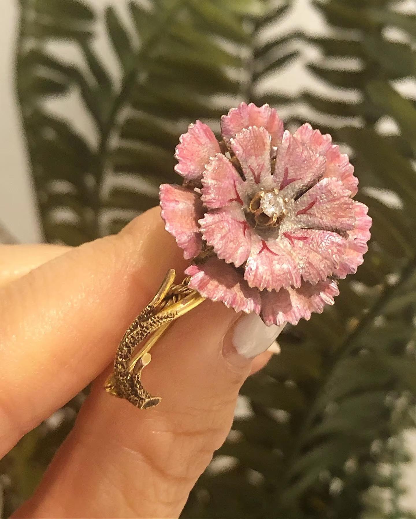 15ct Gold Vintage Pink Enamel and Diamond Flower Brooch In Good Condition For Sale In Brighton, GB