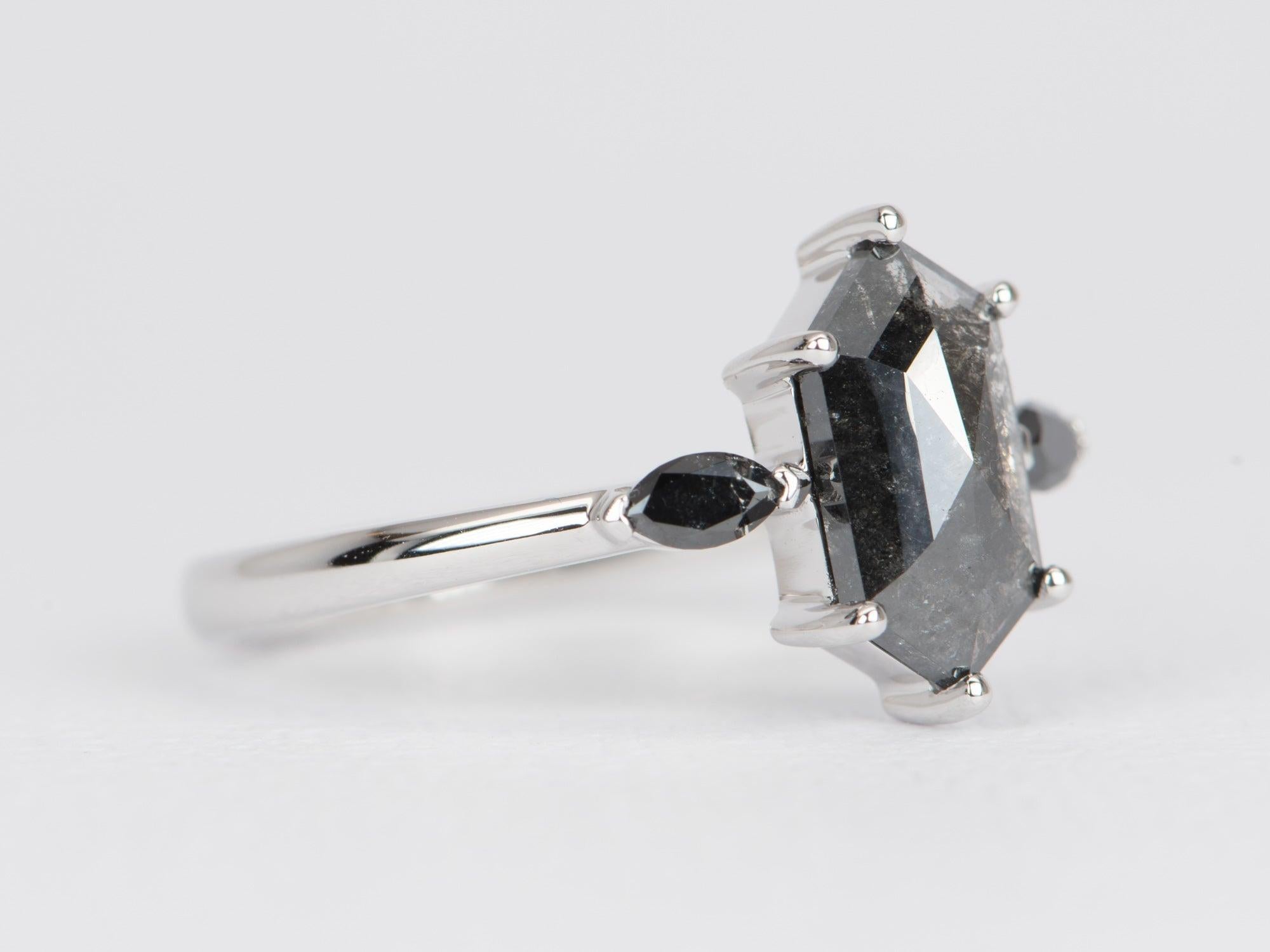 1,5 Karat Sechseckiger Salz- und Pfefferstreuer-Diamant-Verlobungsring aus 14 Karat Gold (Hexagonschliff)