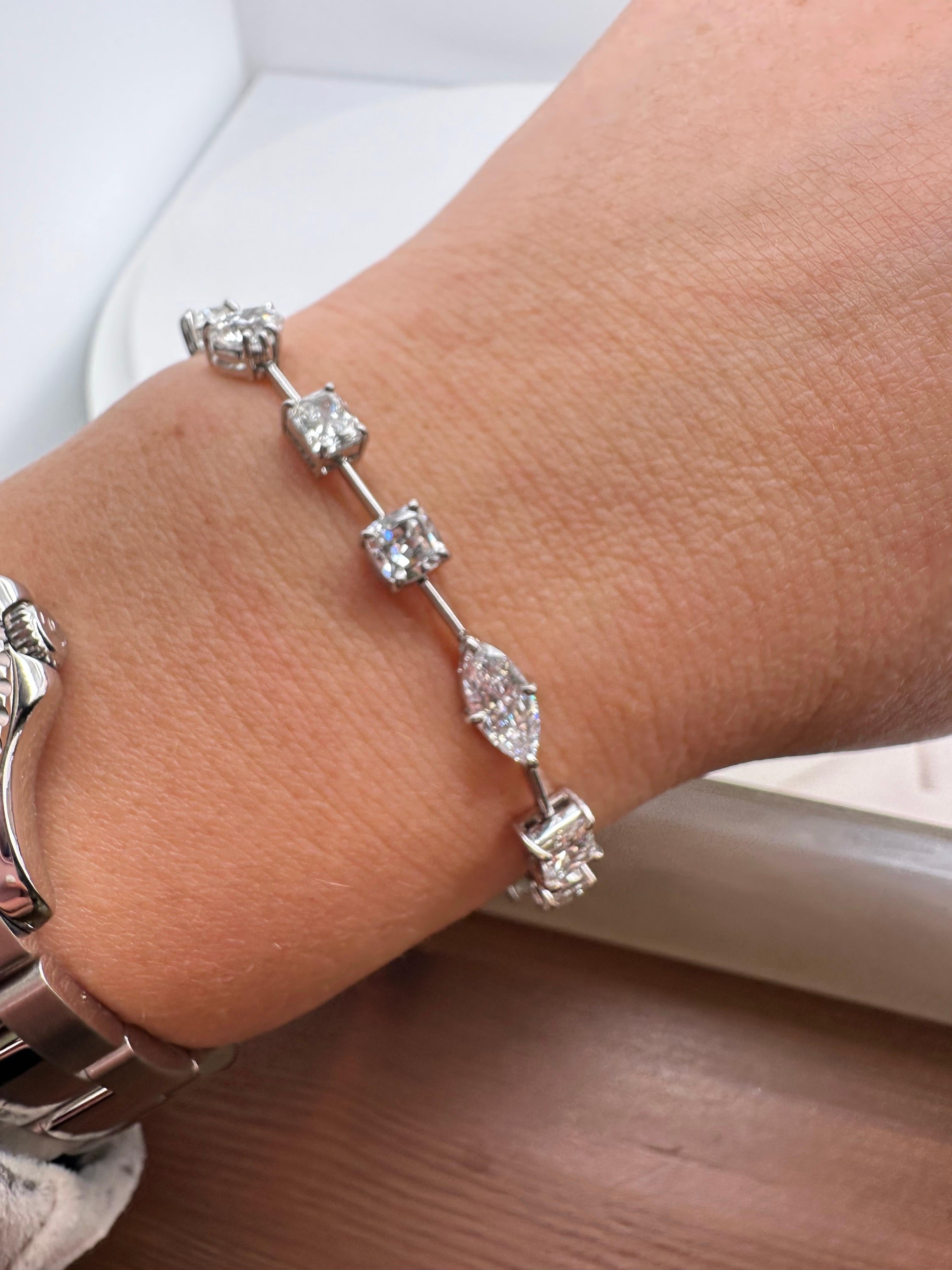 Pulsera de moissanitas mixtas en oro macizo de 14 quilates, ¡brillo impresionante y estilo moderno! ¡8 pulgadas de largo puede ser más corto o más largo si es necesario!

*El artículo se entregará con un bonito embalaje y un certificado de
