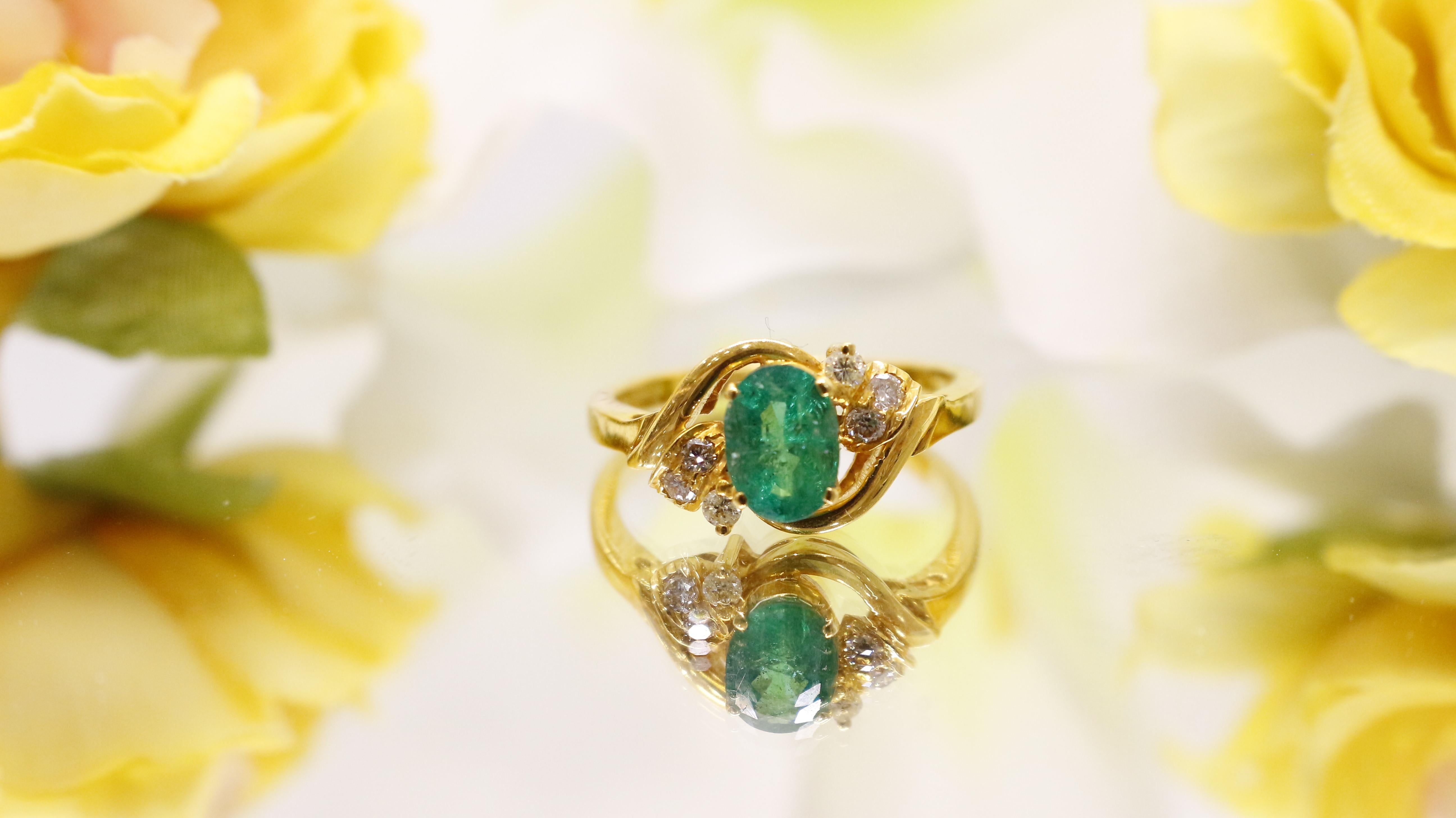 Brilliant 1.5CT Natural Emerald Center Engagement Ring, Minimalist Style Anniversary Ring, Promise Ring For Female,18K Yellow, designer Gold Ring

◆Detail description◆

◆Solid 18kt Gold (shown in picture)

◆Stone Weight: 1.5 CT

◆Diamond Carat: 0.12