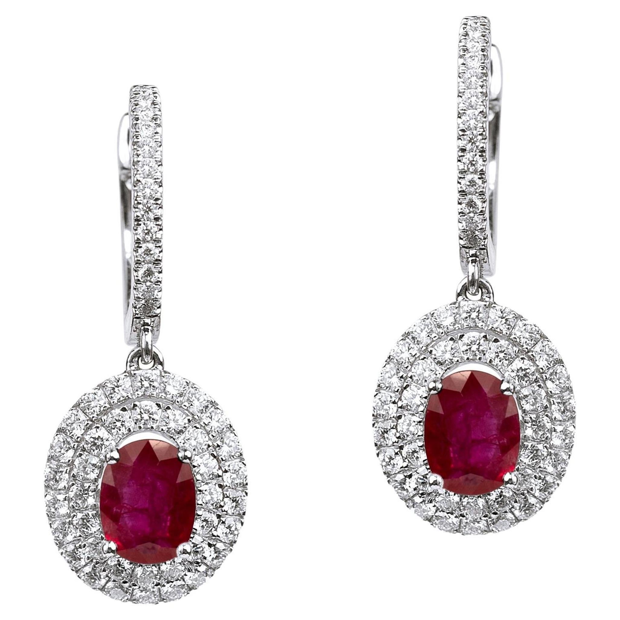 Außergewöhnlicher ovaler natürlicher Rubin-Diamant-Ohrringe, Halo-Diamant in 18 Karat Gold im Zustand „Neu“ im Angebot in Jaipur, RJ