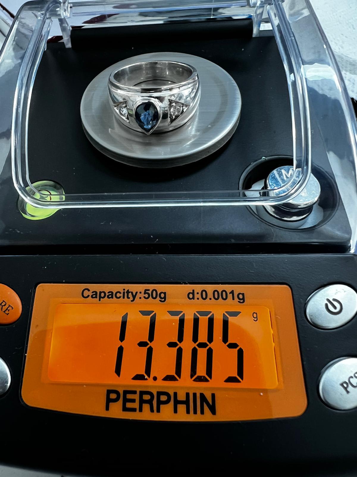 1.6ct Pear Cut NATURAL Blue Sapphire 3 Stone Ring For Sale 1