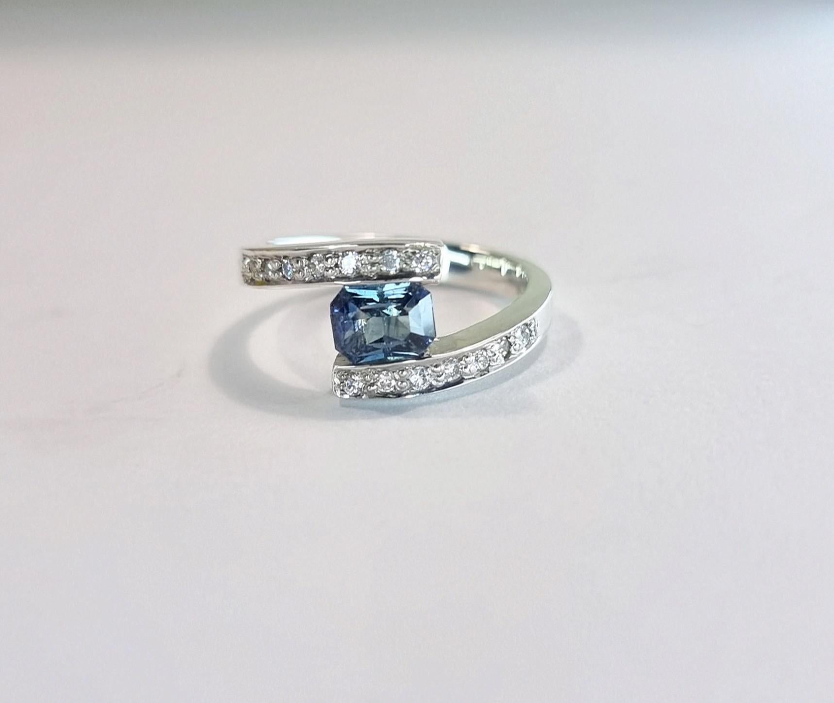 Modern 1.5Ct  Rectangular Natural Blue Sapphire Bypass Ring For Sale
