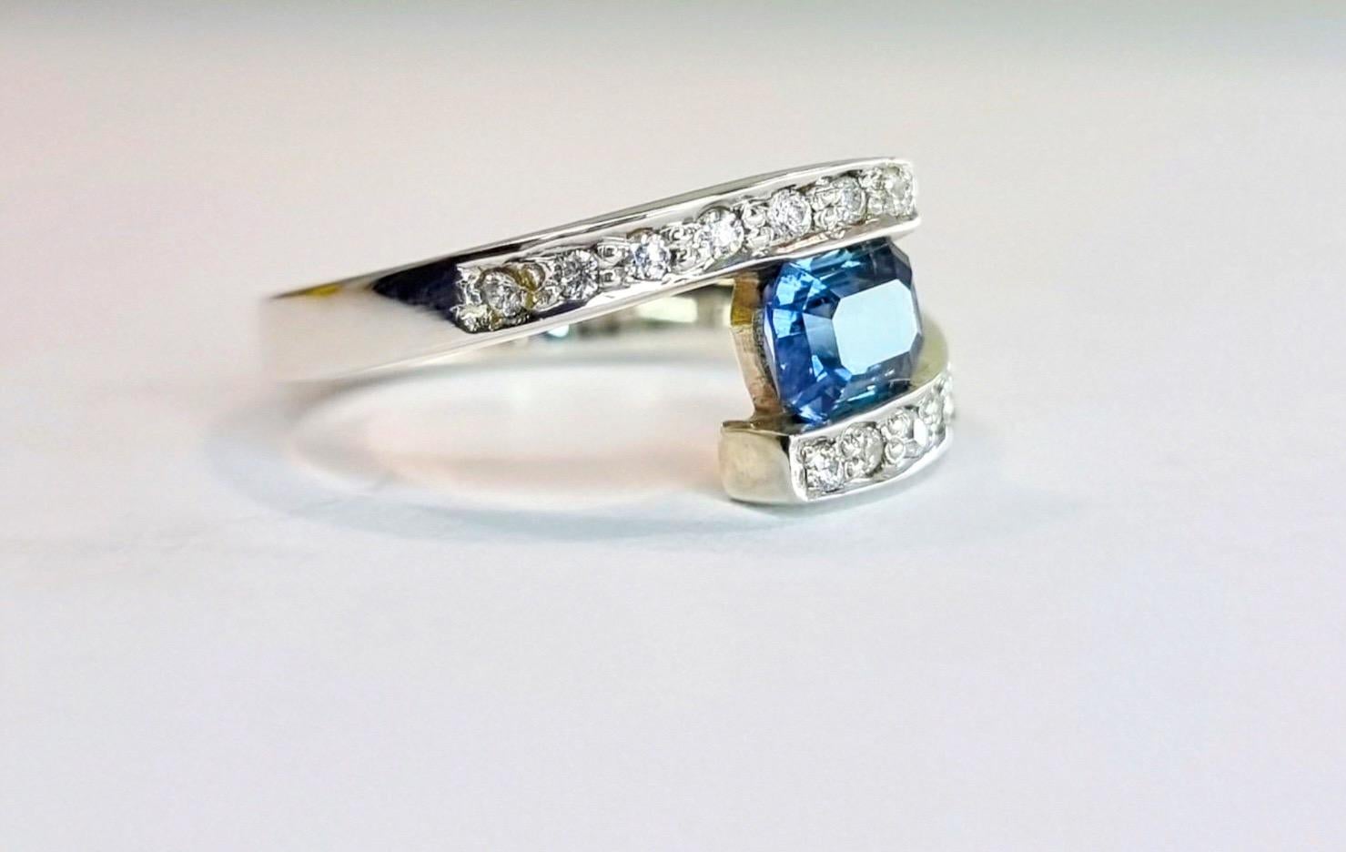 Square Cut 1.5Ct  Rectangular Natural Blue Sapphire Bypass Ring For Sale