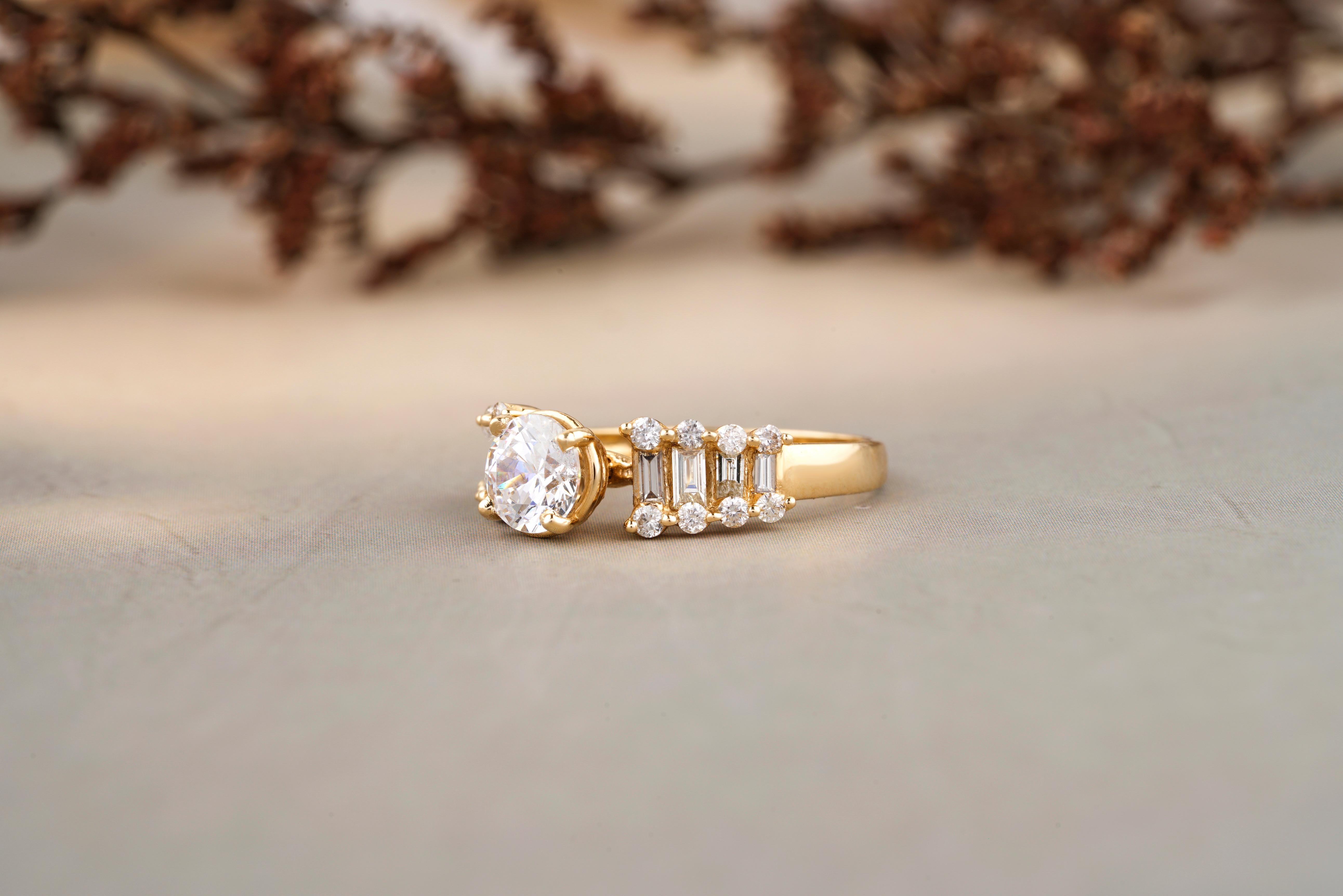 For Sale:  1.5 Carat Round Solitaire Diamond Ring with Baguettes in 18k Solid Gold 2