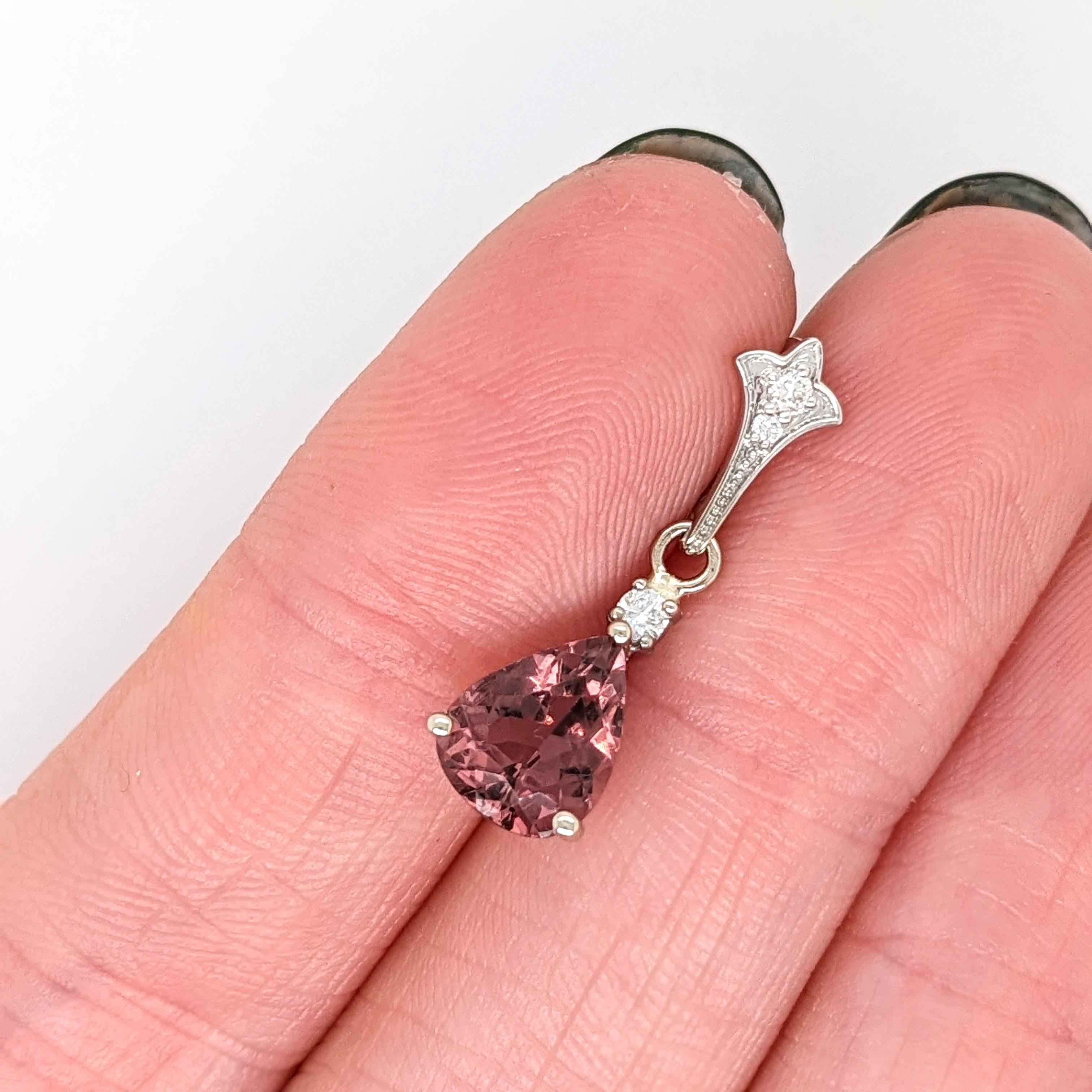 A beautiful 1.5ct tourmaline pendant in a 6x9mm pear shape with natural diamond accents for a lovely added shine! This lovely pendant can make an October birthstone for your loved ones! 

Specifications

Item Type: Pendant
Centre