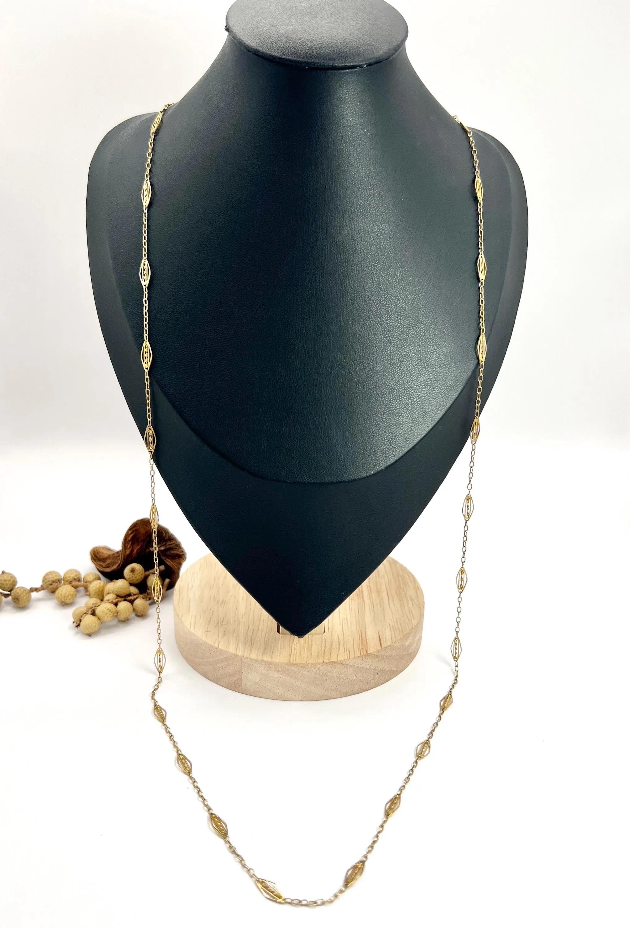 Chaîne en or jaune 15ct, 1920, 32 pouces Trace & Twist Link Chain Bon état - En vente à Brighton, GB