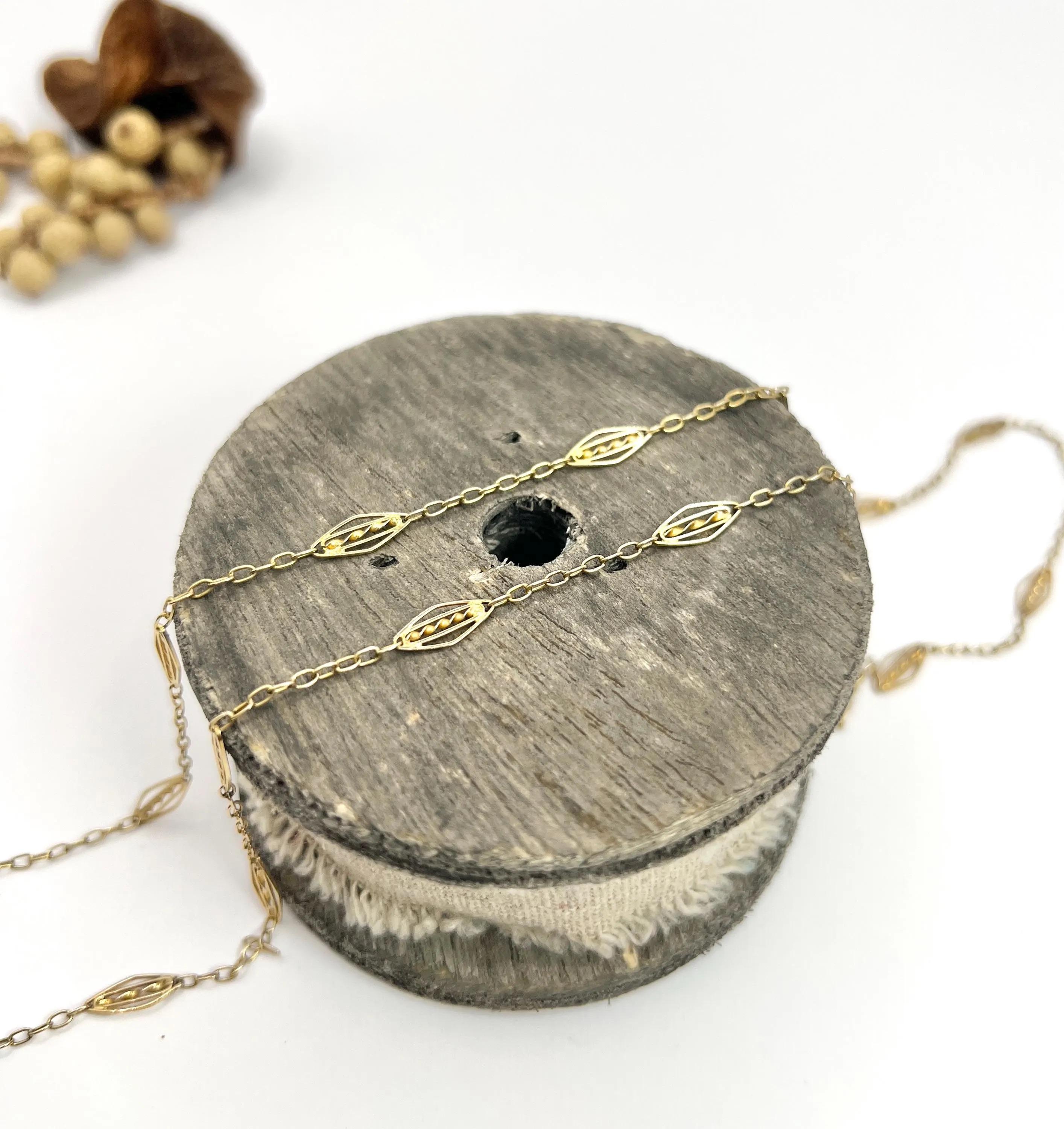 Chaîne en or jaune 15ct, 1920, 32 pouces Trace & Twist Link Chain en vente 5