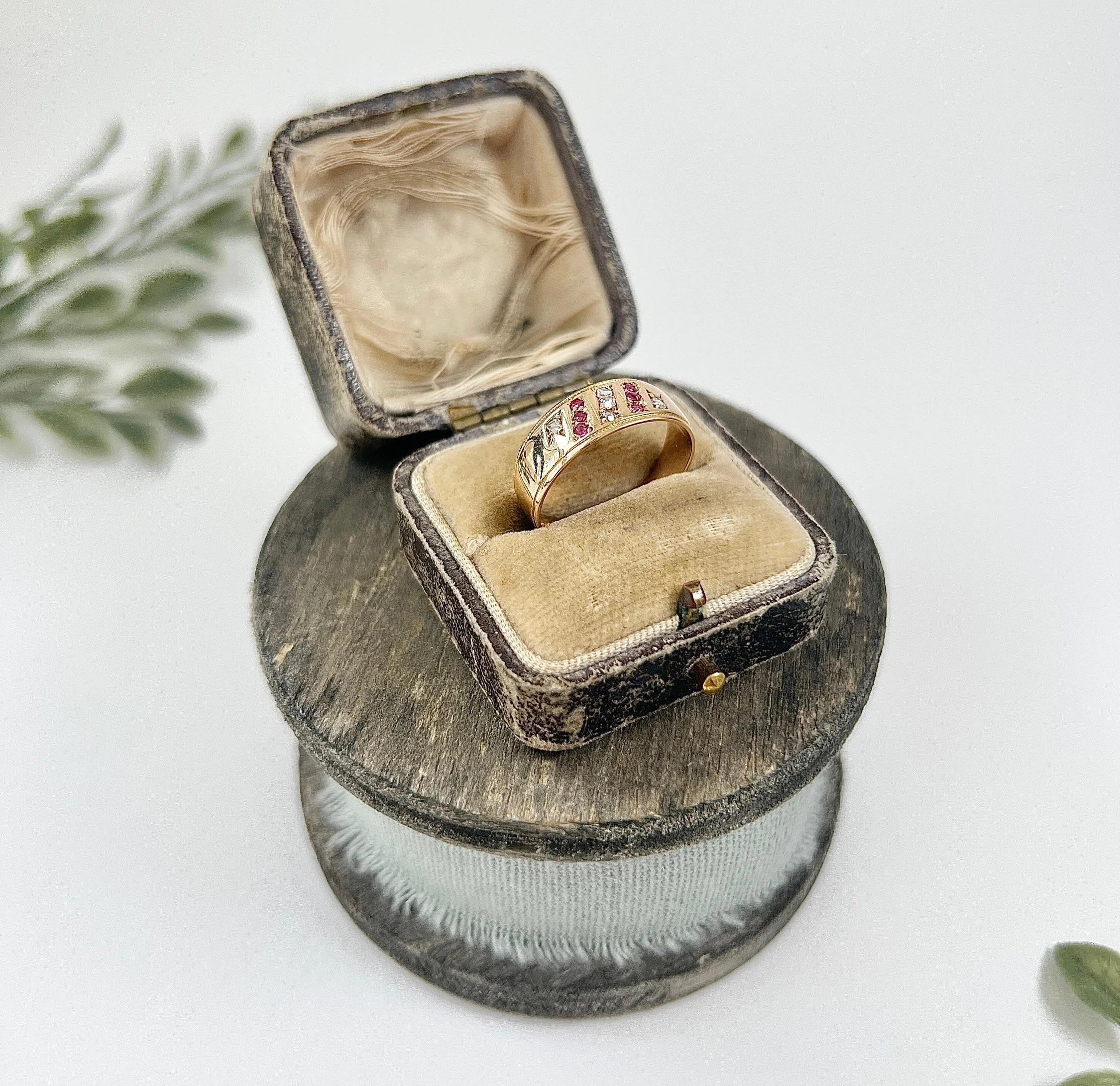 15ct Yellow Gold, Birmingham Hallmarked 1890, Victorian Ruby & Diamond Ring For Sale 1