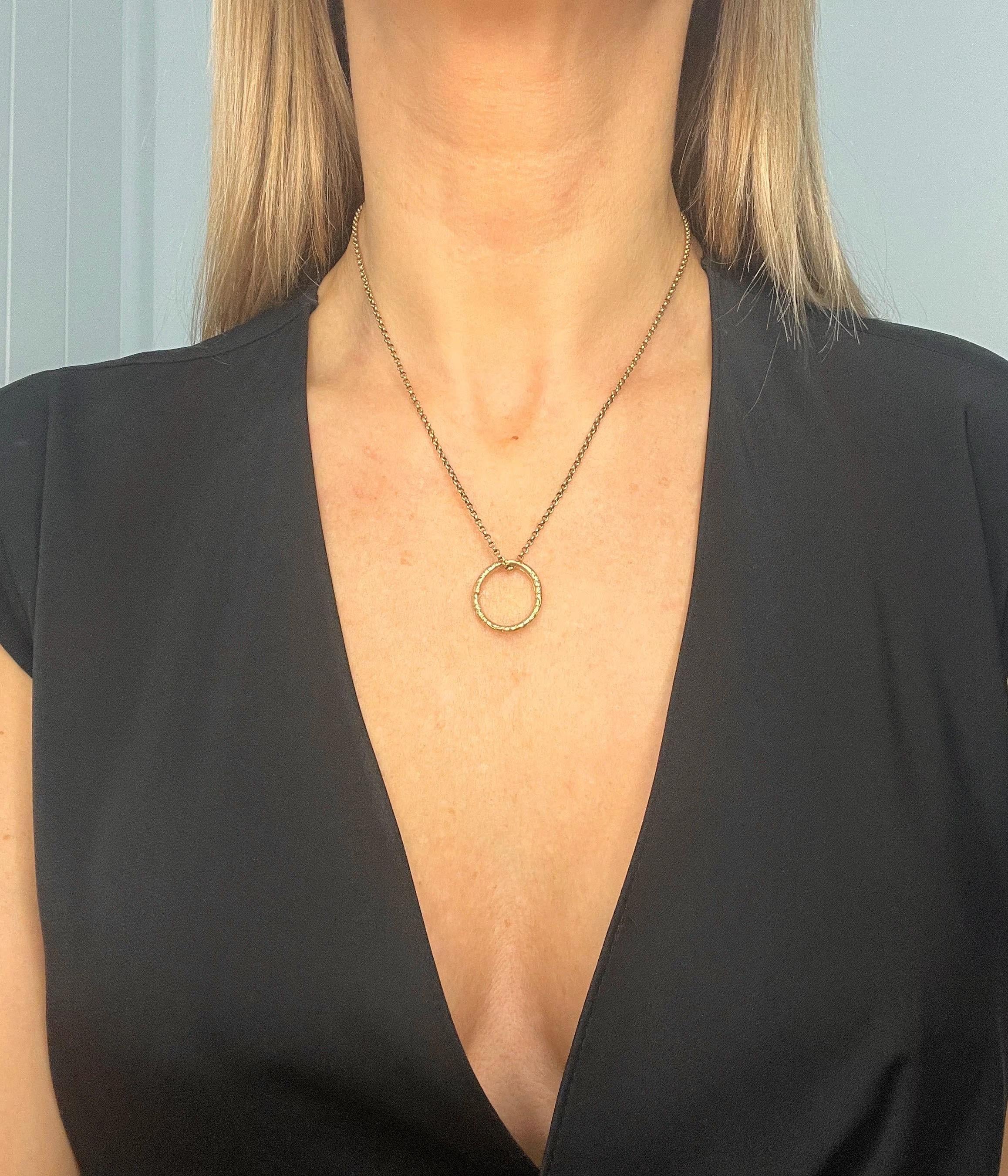 15ct Yellow Gold, Early Victorian Hand Carved Fancy Split Ring Fitting Pendent In Good Condition In Brighton, GB