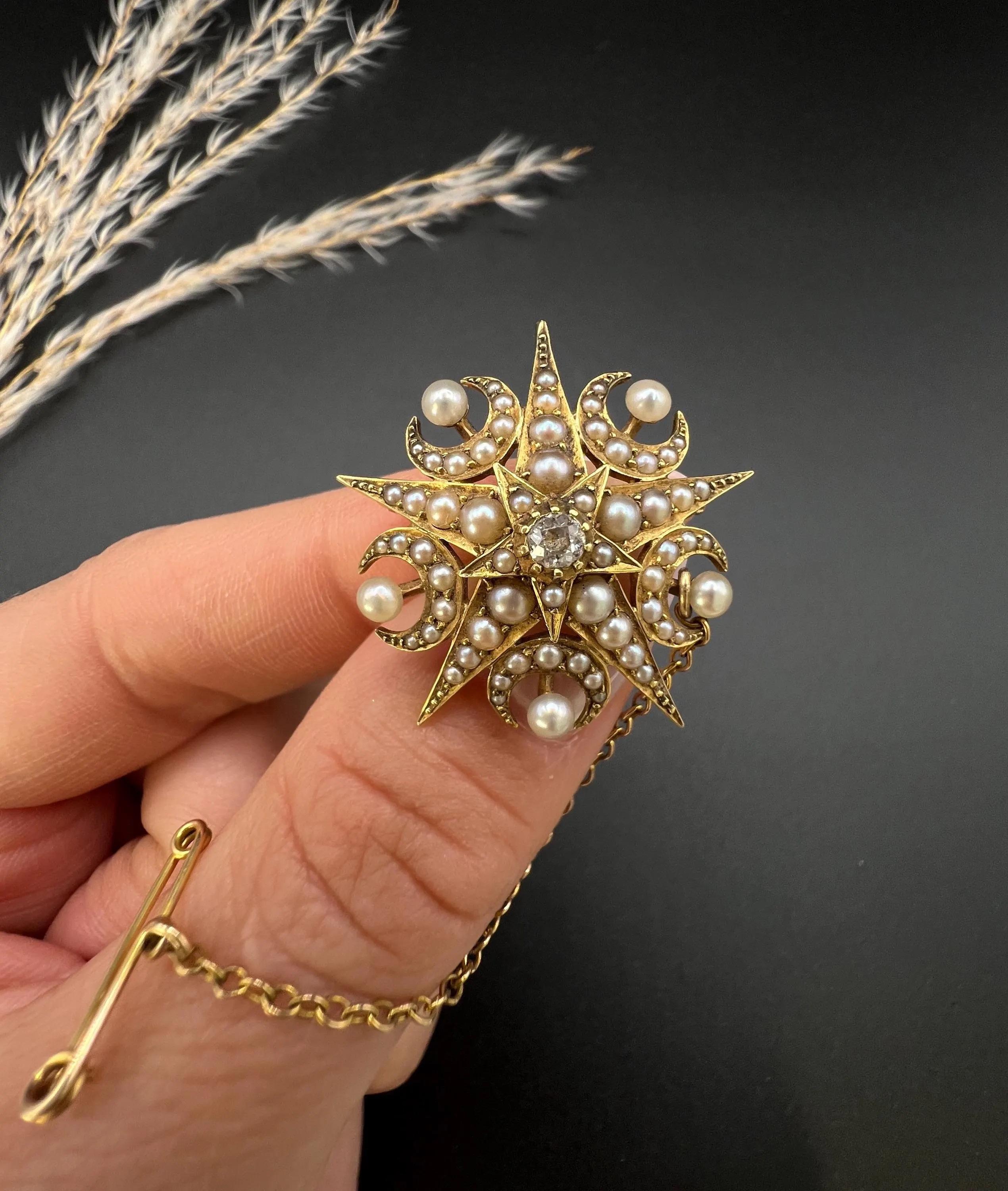 Broche / Pendentif en or jaune 15ct, diamant édouardien et perle de rocaille en forme de croissant en vente 4