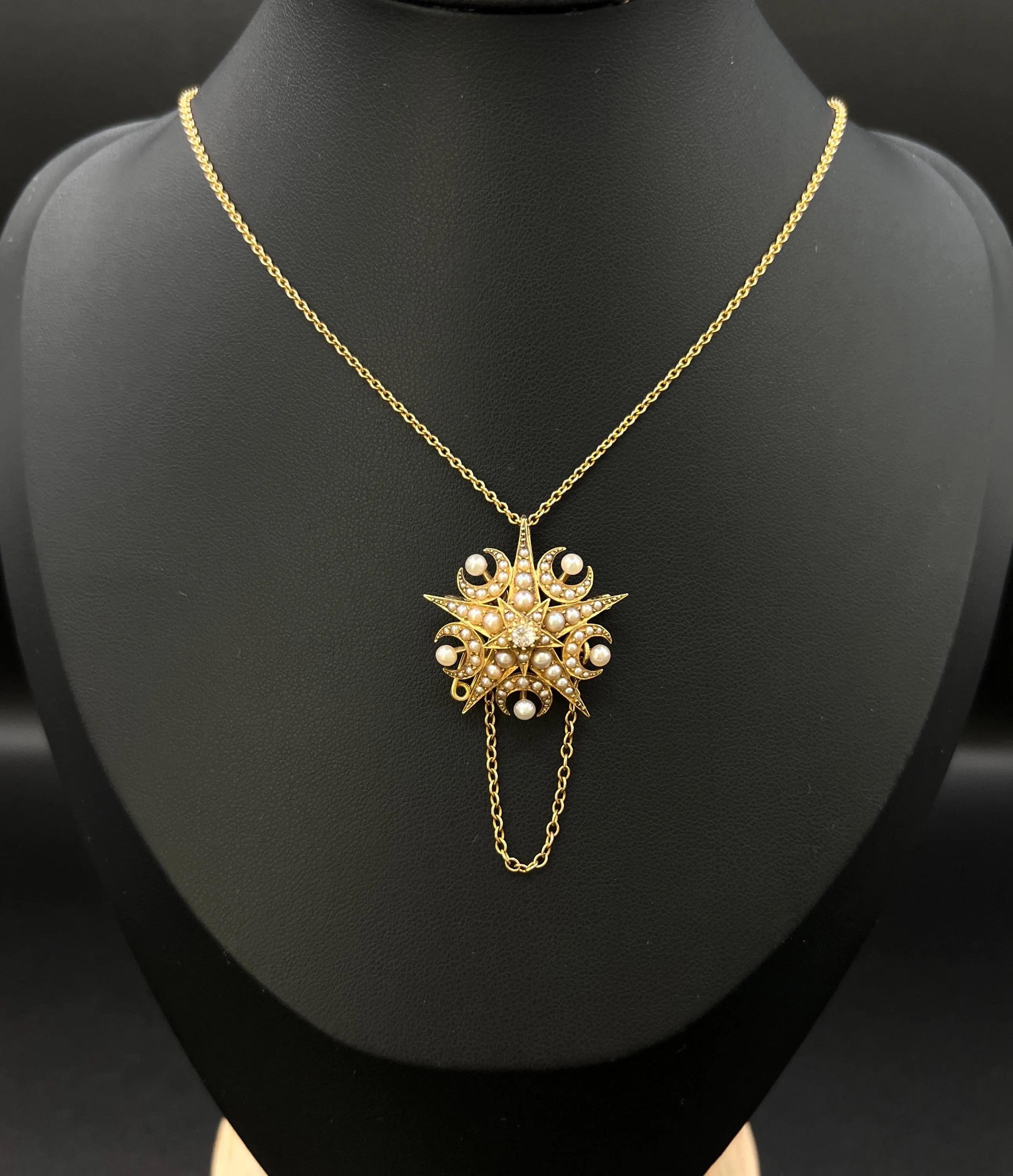 Taille vieille Europe Broche / Pendentif en or jaune 15ct, diamant édouardien et perle de rocaille en forme de croissant en vente