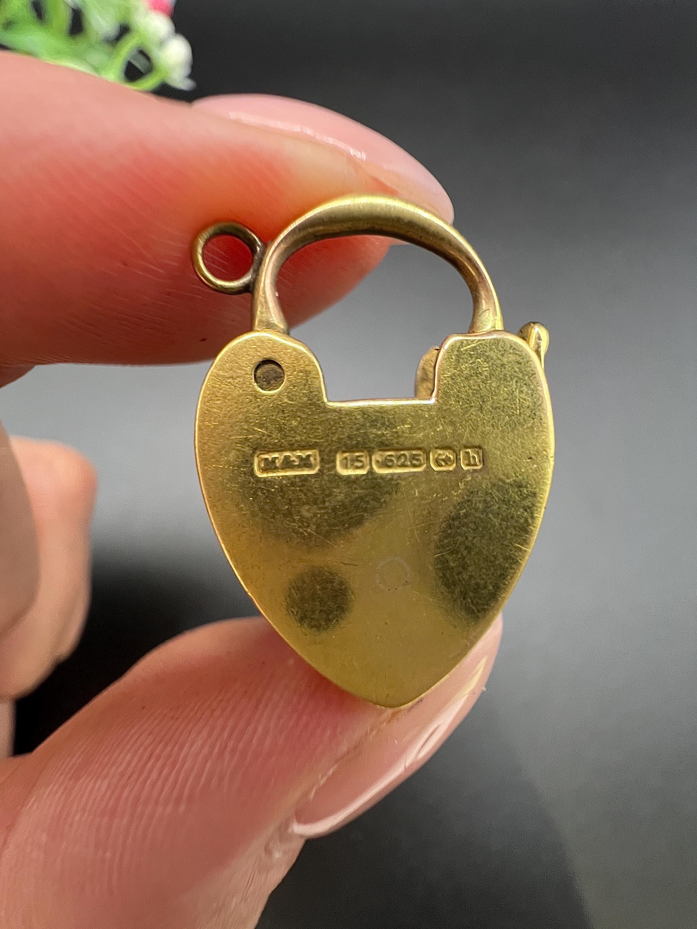 Women's or Men's 15ct Yellow Gold Edwardian Heart Padlock Pendant, Bracelet Clasp Hallmarked 1907 For Sale
