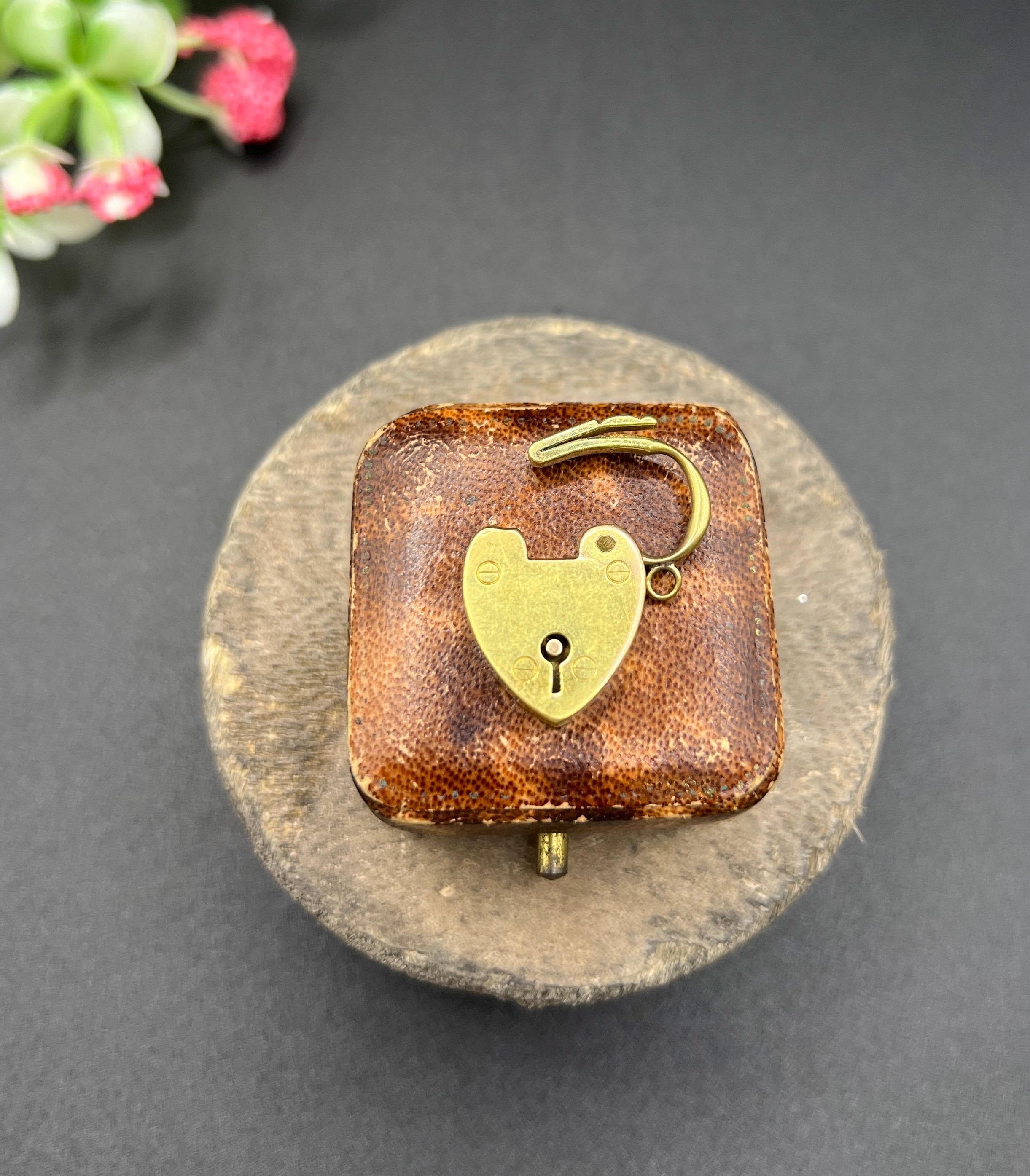 15ct Yellow Gold Edwardian Heart Padlock Pendant, Bracelet Clasp Hallmarked 1907 For Sale 4