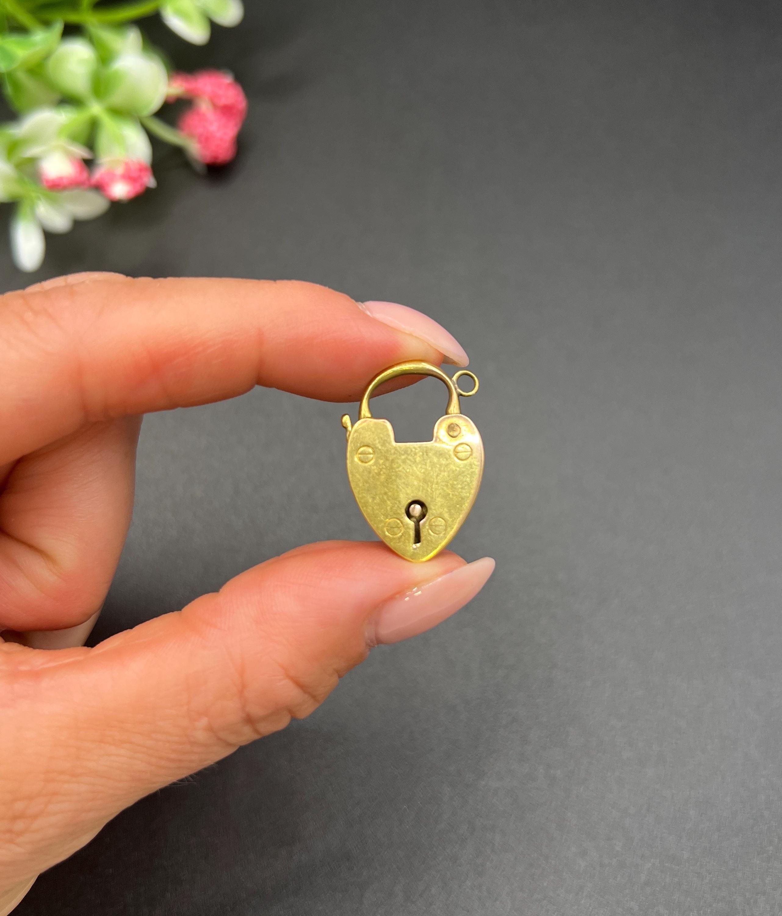15ct Yellow Gold Edwardian Heart Padlock Pendant, Bracelet Clasp Hallmarked 1907 For Sale 5