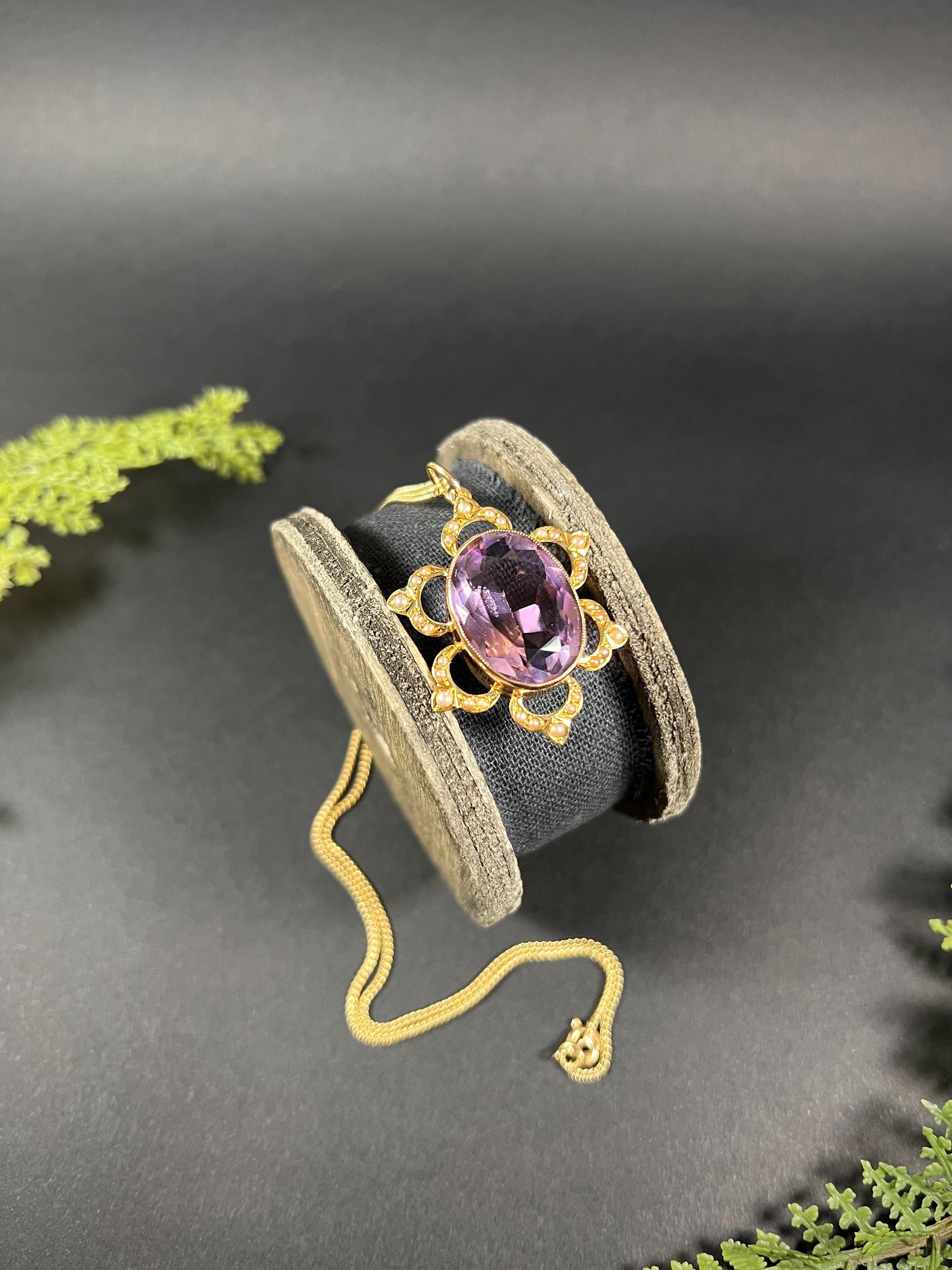 Pendentif édouardien en or jaune 15 carats avec grande améthyste ovale facettée et perles de rocaille Bon état - En vente à Brighton, GB