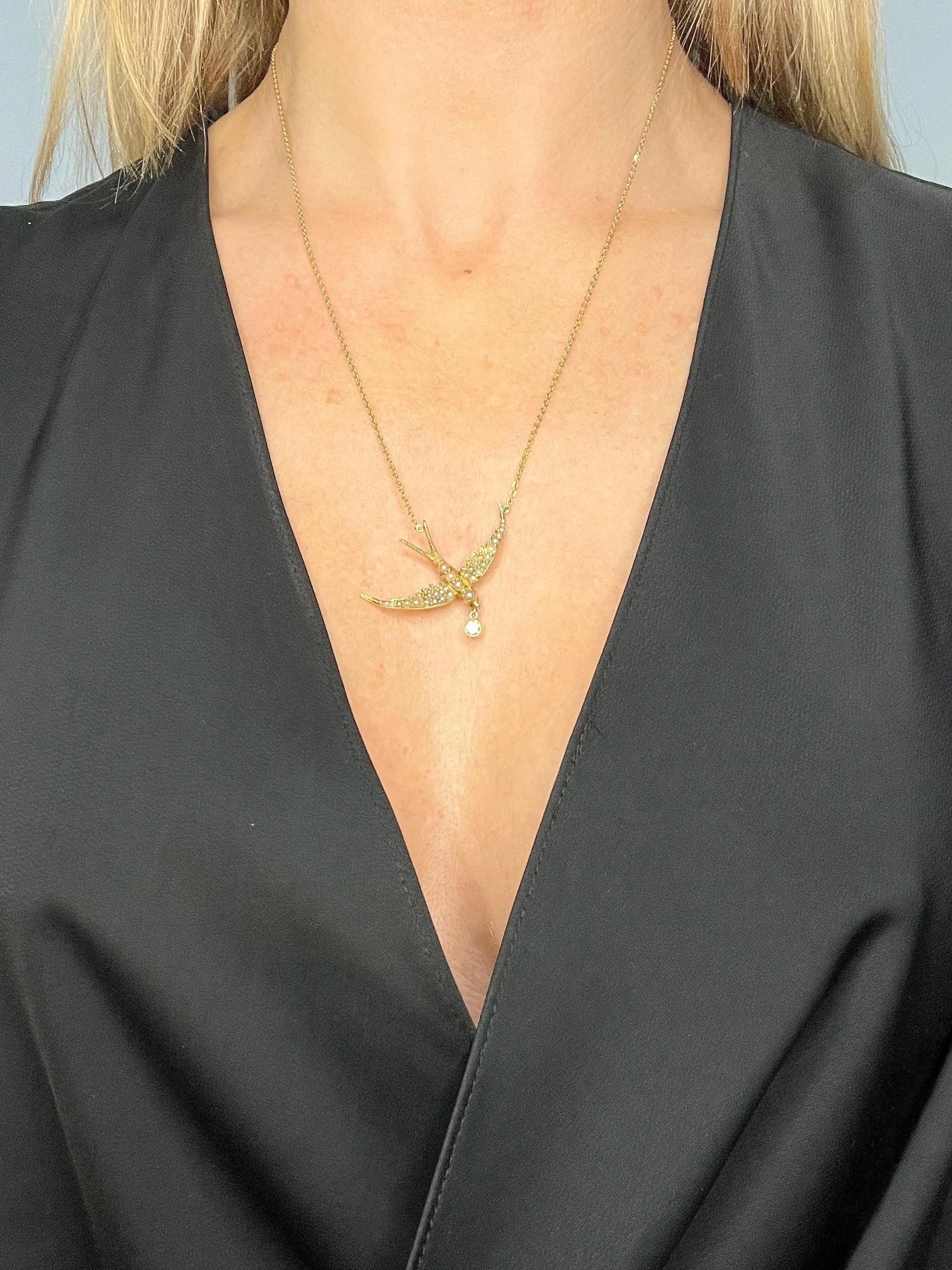 15ct Yellow Gold, Edwardian Pearl Swallow Pendant Necklace with Diamond Drop For Sale 6