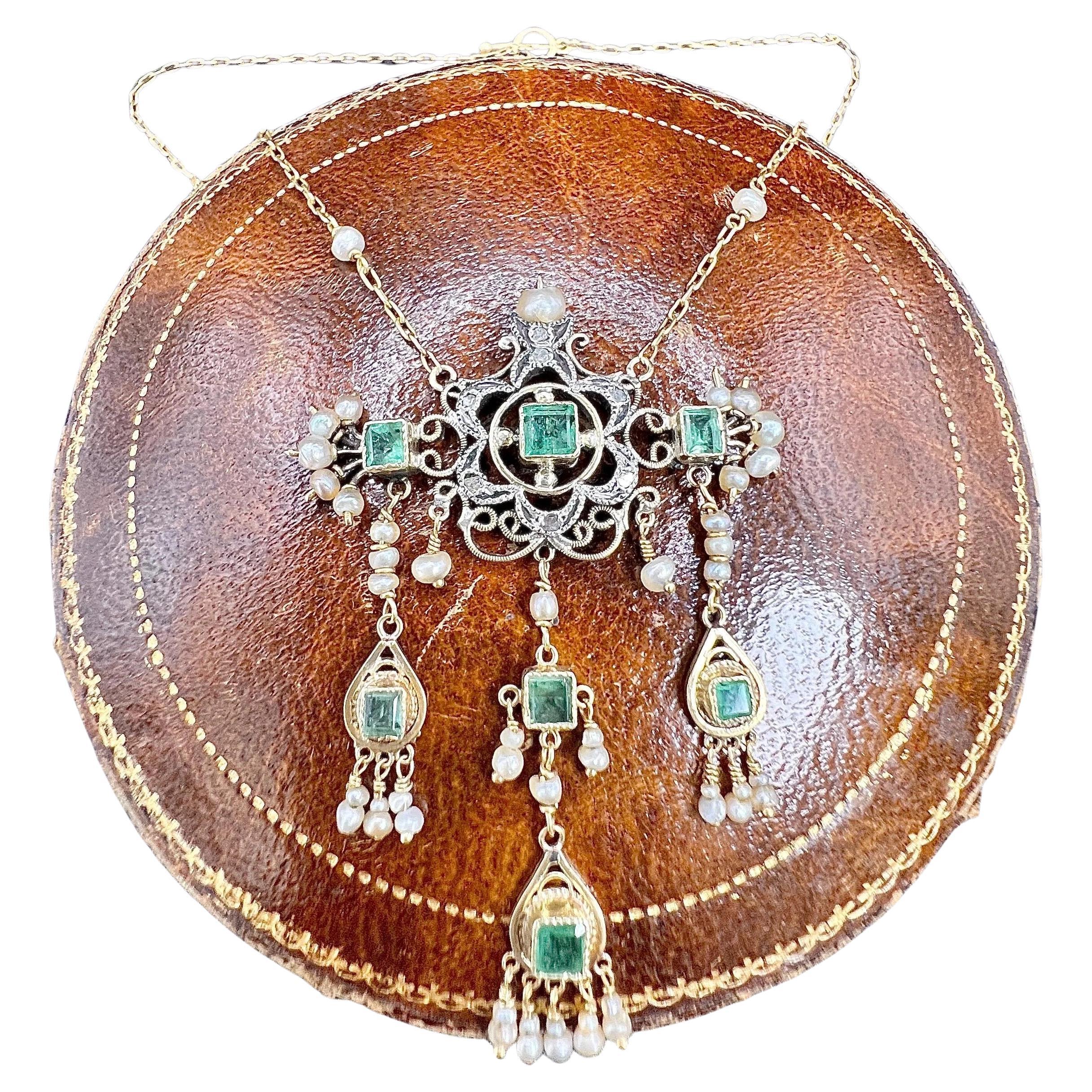 Collier à pendentif en or jaune 15ct, émeraude, diamant et perles de rocaille de style victorien français en vente