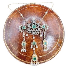 Collier à pendentif en or jaune 15ct, émeraude, diamant et perles de rocaille de style victorien français
