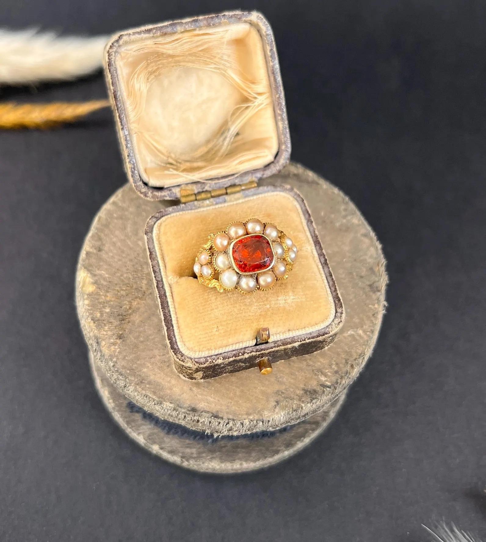 15ct Yellow Gold Georgian Rare Hessonite Garnet, Natural Seed Pearl Cluster Ring In Good Condition For Sale In Brighton, GB