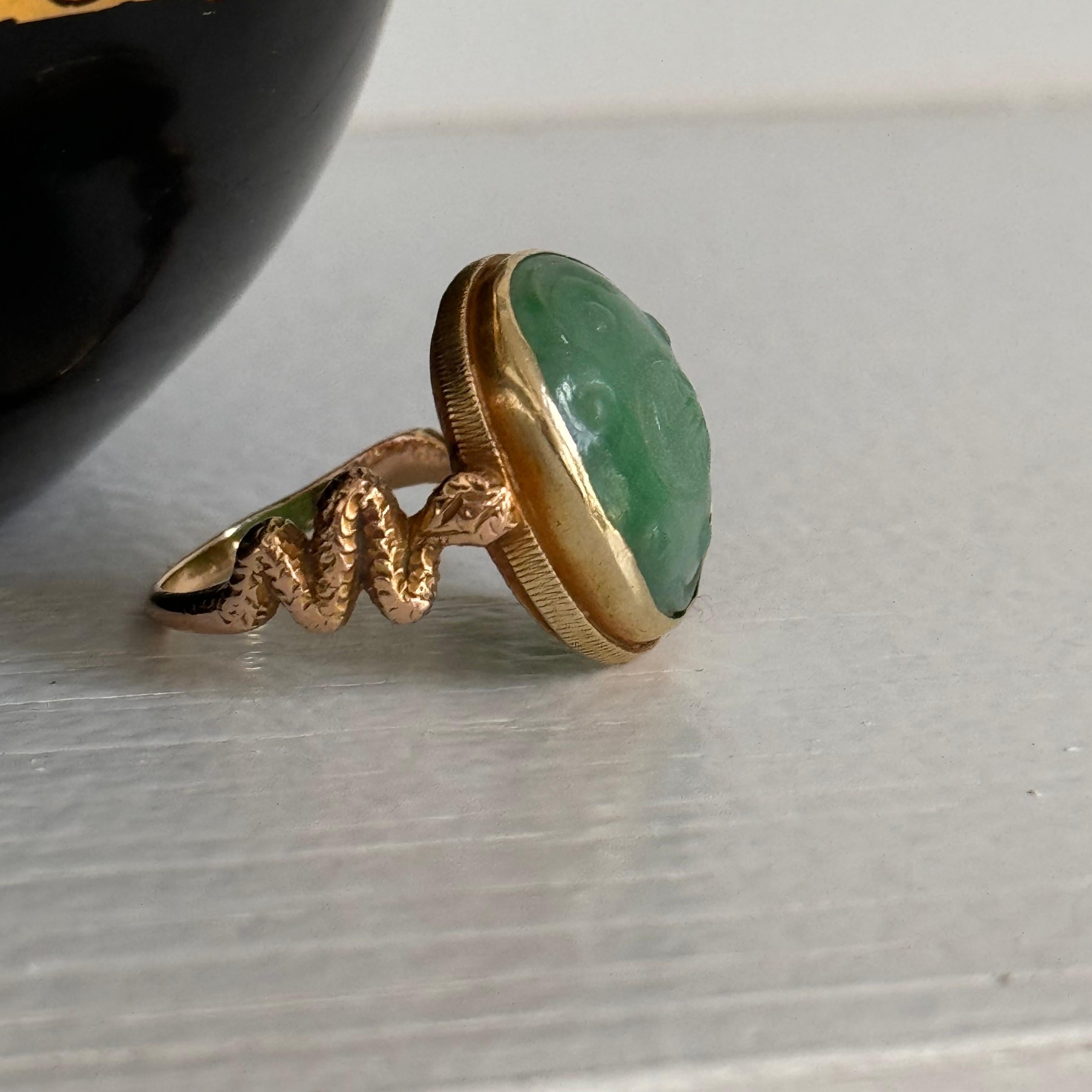 Bague en or jaune 15 carats avec épaules en forme de serpent en vente 4