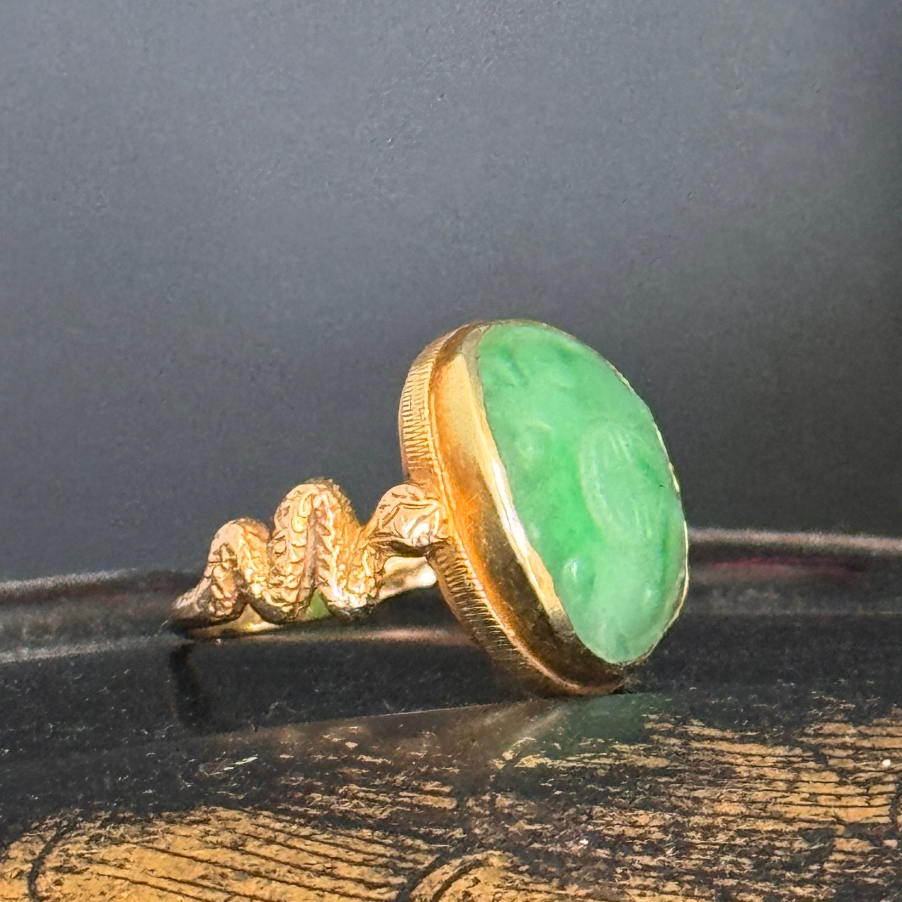 Taille coussin antique Bague en or jaune 15 carats avec épaules en forme de serpent en vente