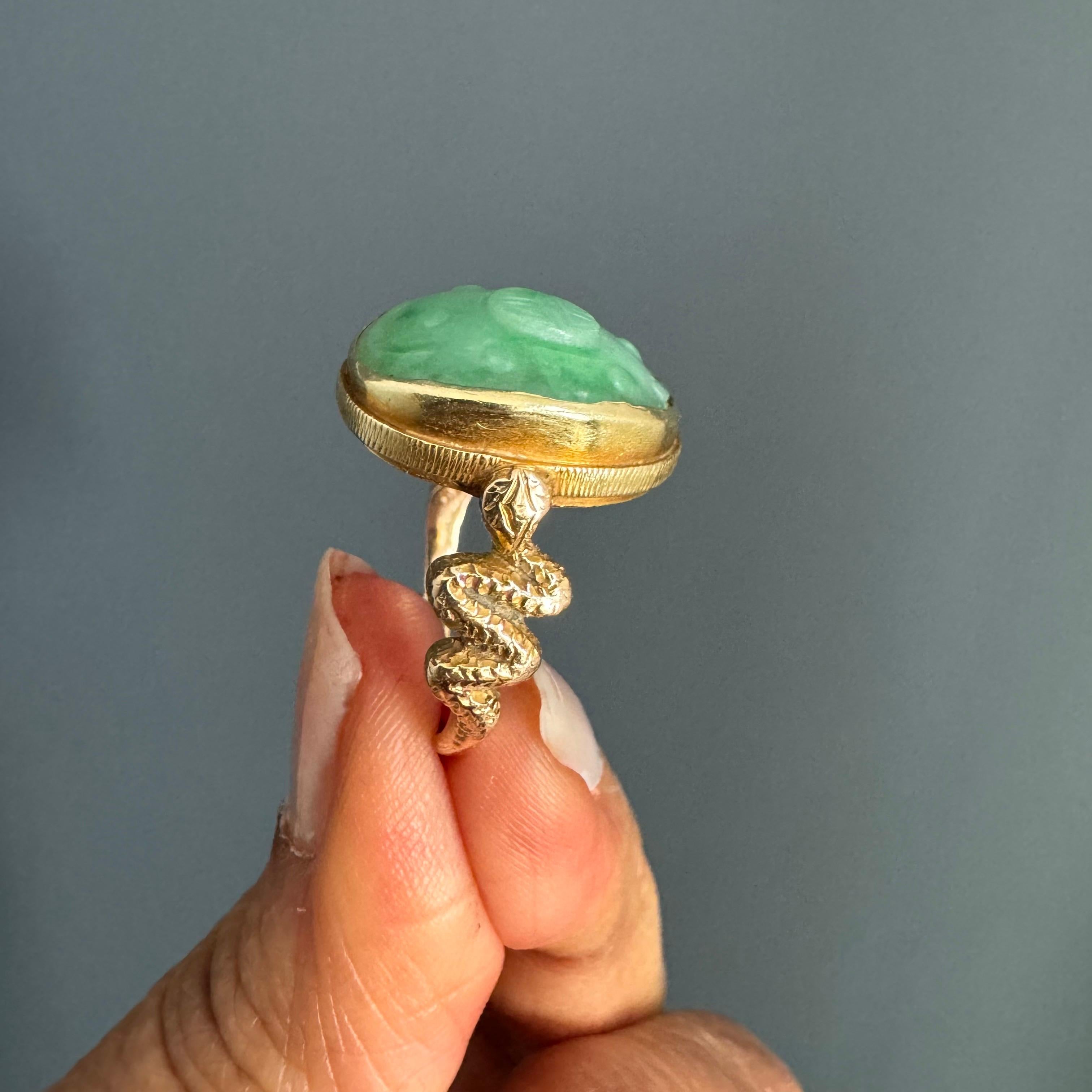 Bague en or jaune 15 carats avec épaules en forme de serpent Unisexe en vente
