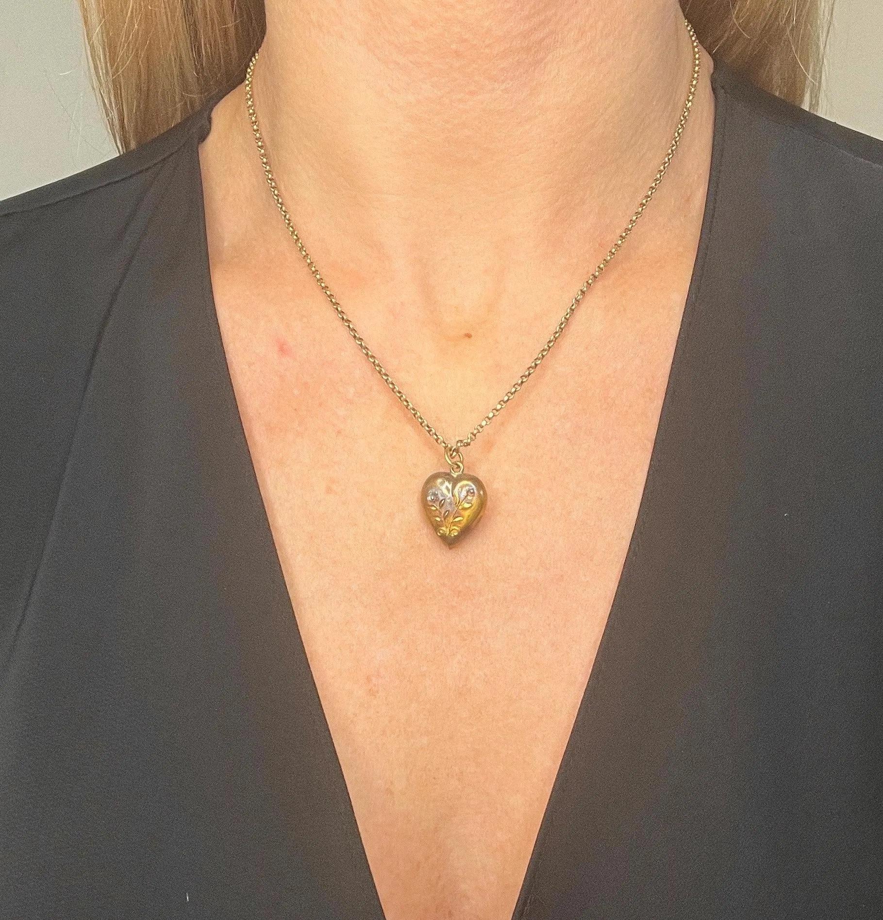 15ct Yellow Gold Stamped, Victorian Floral Decorated Puffy Gold Heart Pendant In Good Condition For Sale In Brighton, GB