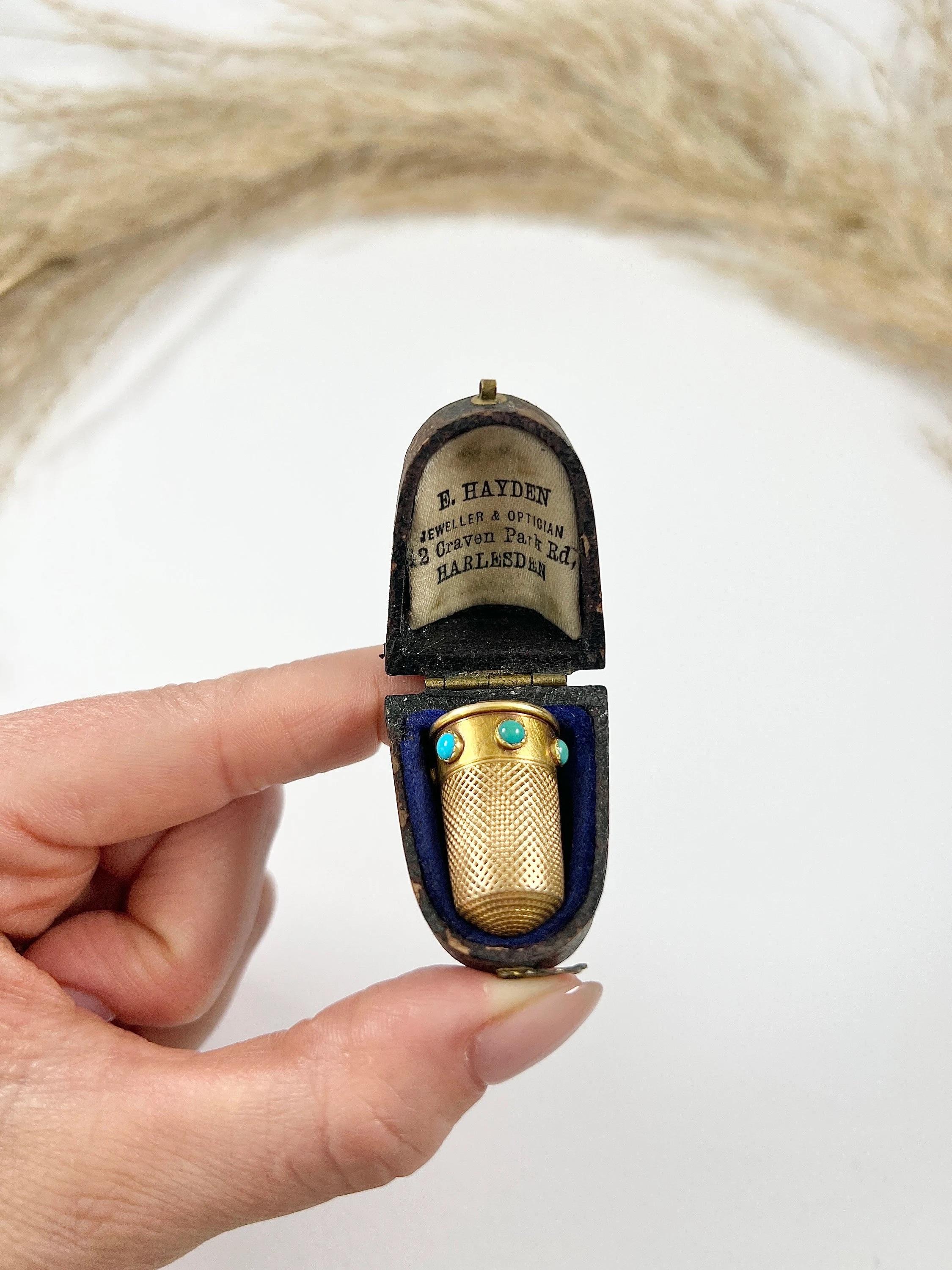 15 Karat Gelbgold & Türkis viktorianisches Gold Thimble mit Original Antikschachtel im Angebot 5