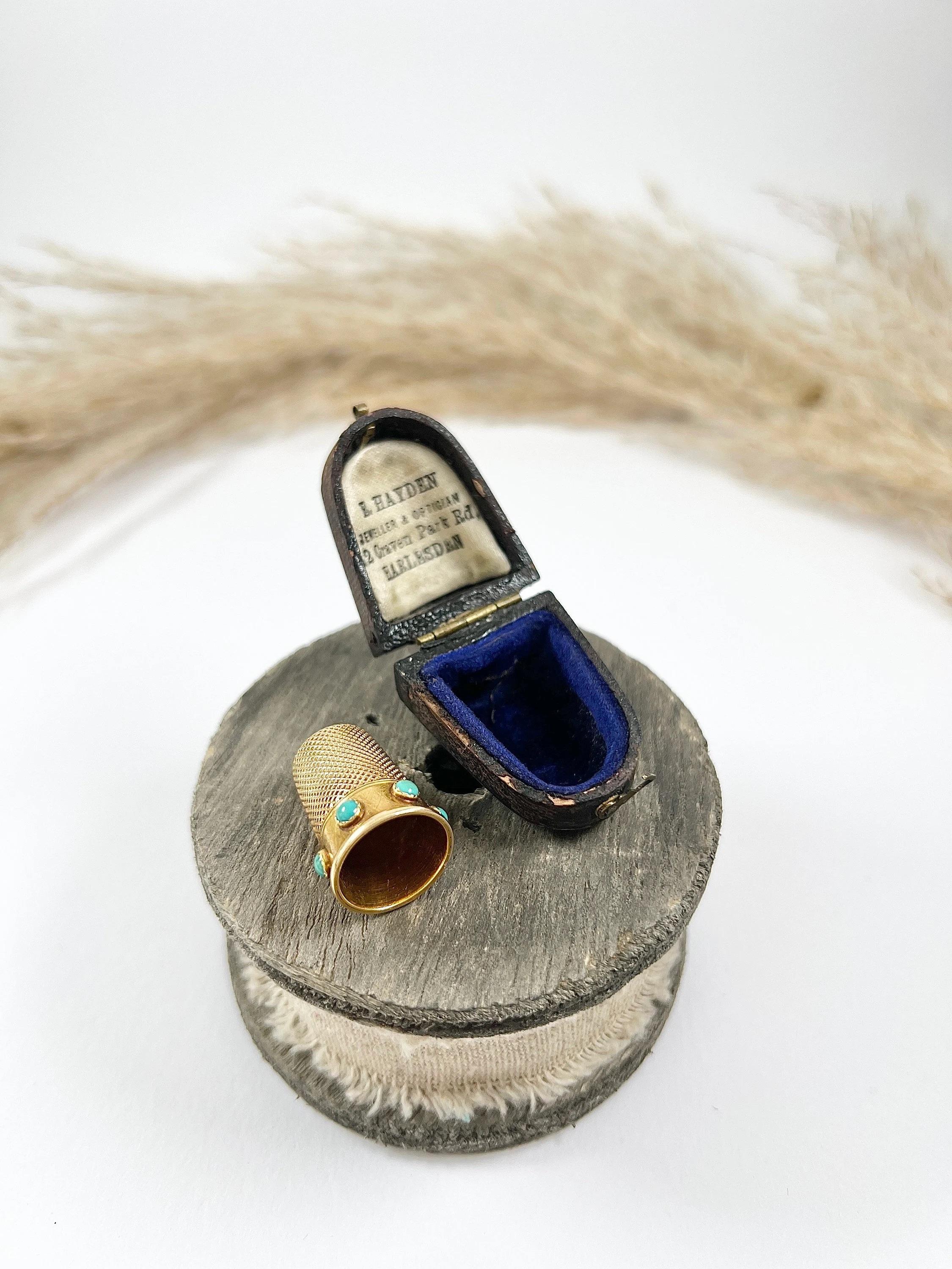 15 Karat Gelbgold & Türkis viktorianisches Gold Thimble mit Original Antikschachtel (Viktorianisch) im Angebot