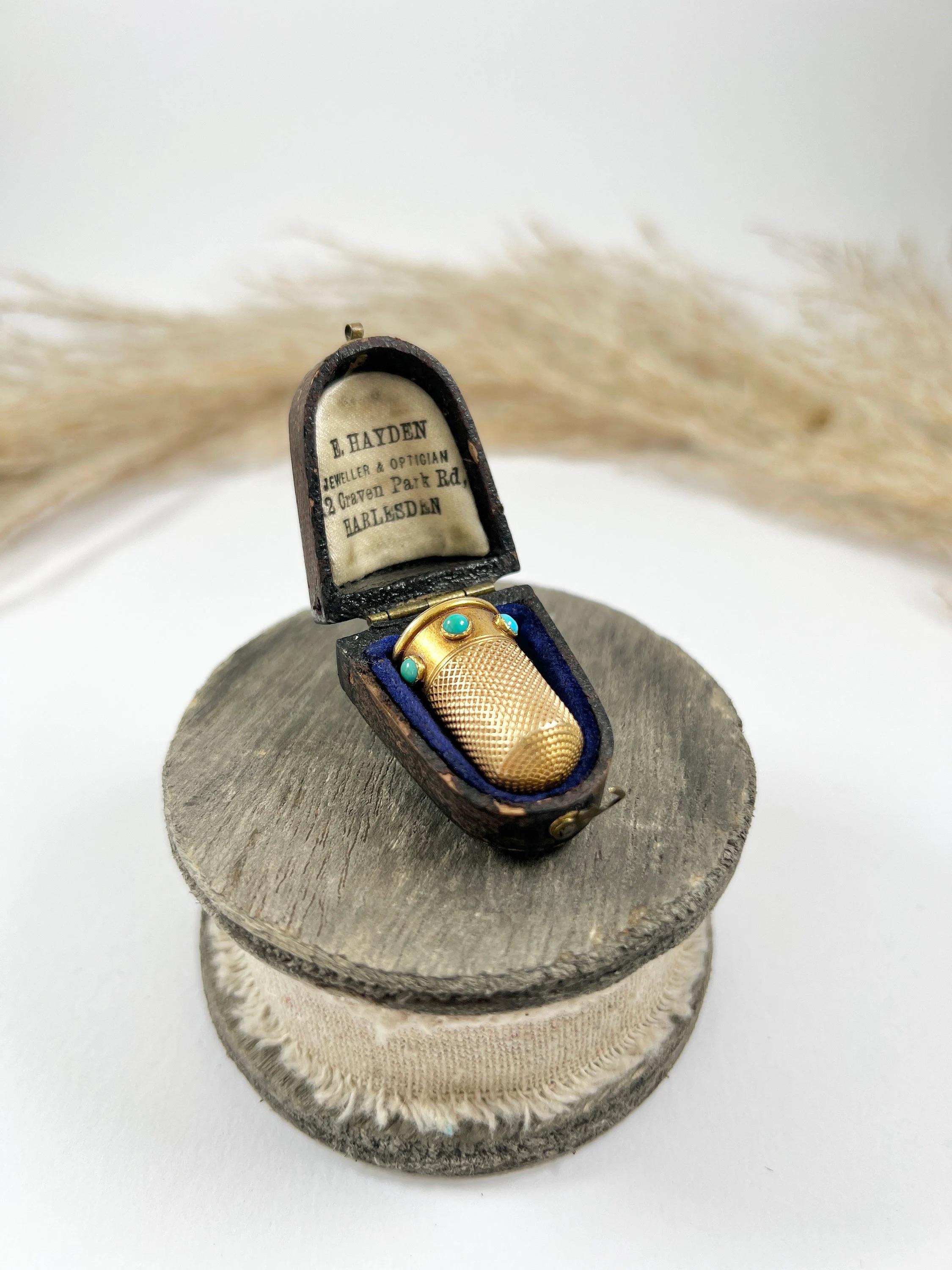 15 Karat Gelbgold & Türkis viktorianisches Gold Thimble mit Original Antikschachtel im Angebot 1