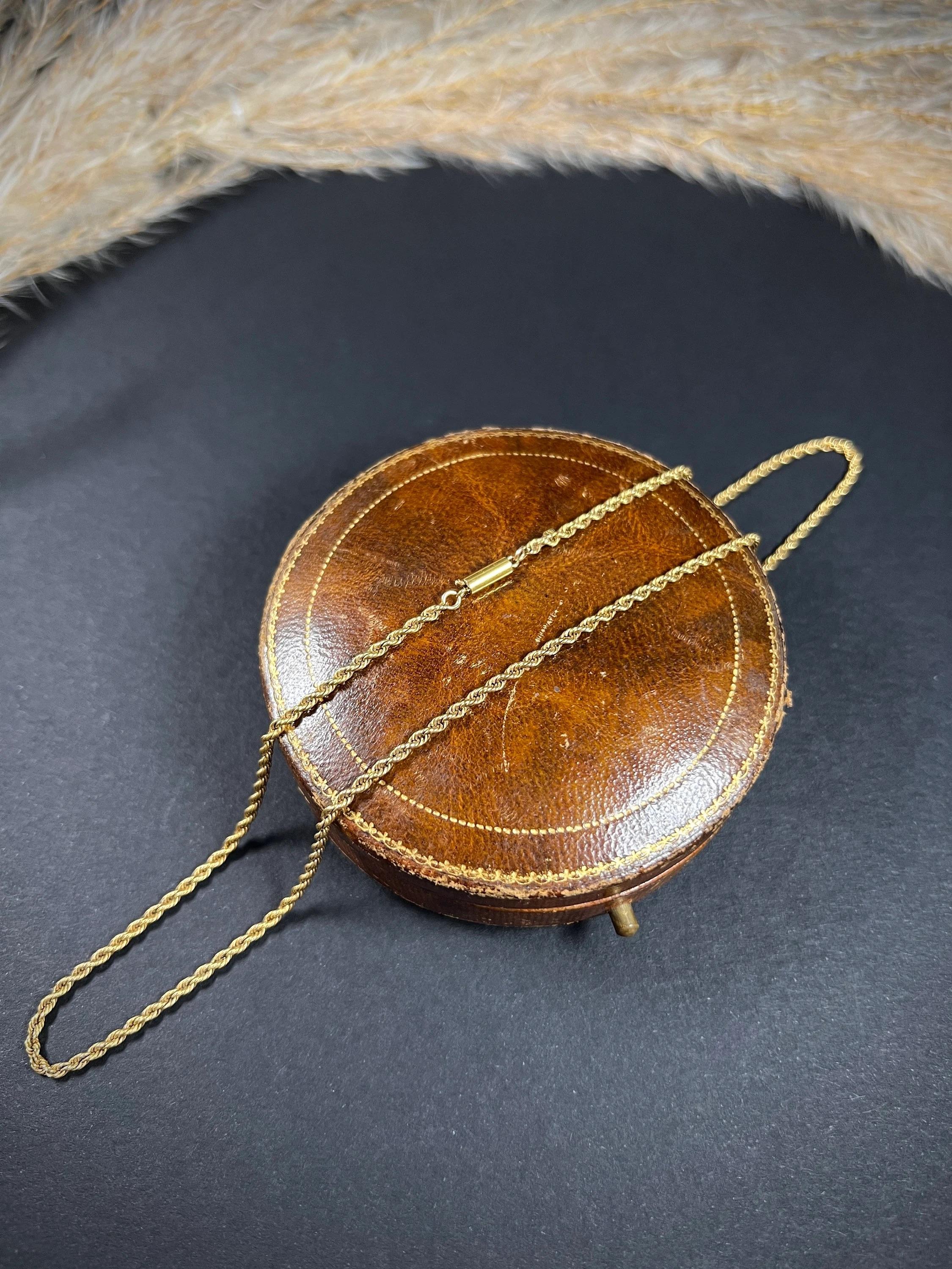 Chaîne victorienne en or jaune 15 carats de 18 pouces avec barreau et fermoir torsadé en vente 3