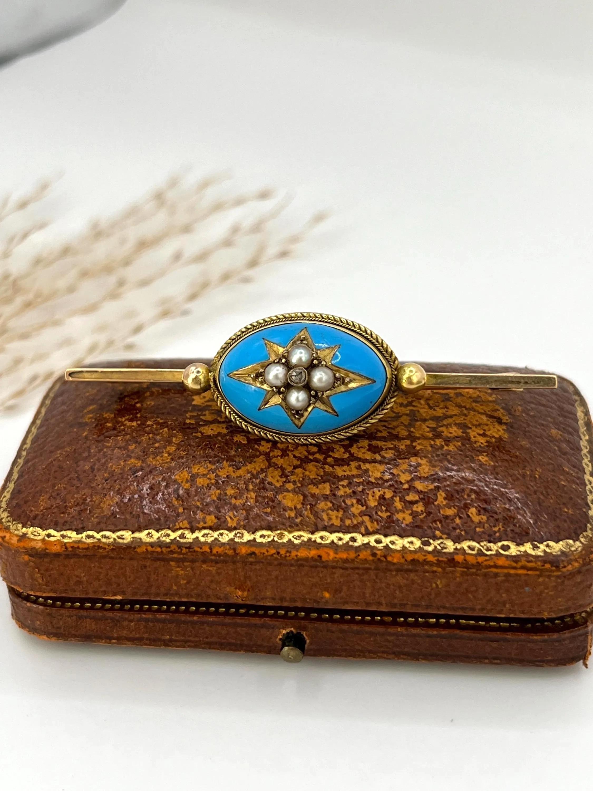 Broche en or jaune 15ct, émail bleu victorien, diamants et perles de rocaille Circa 1880 en vente 5