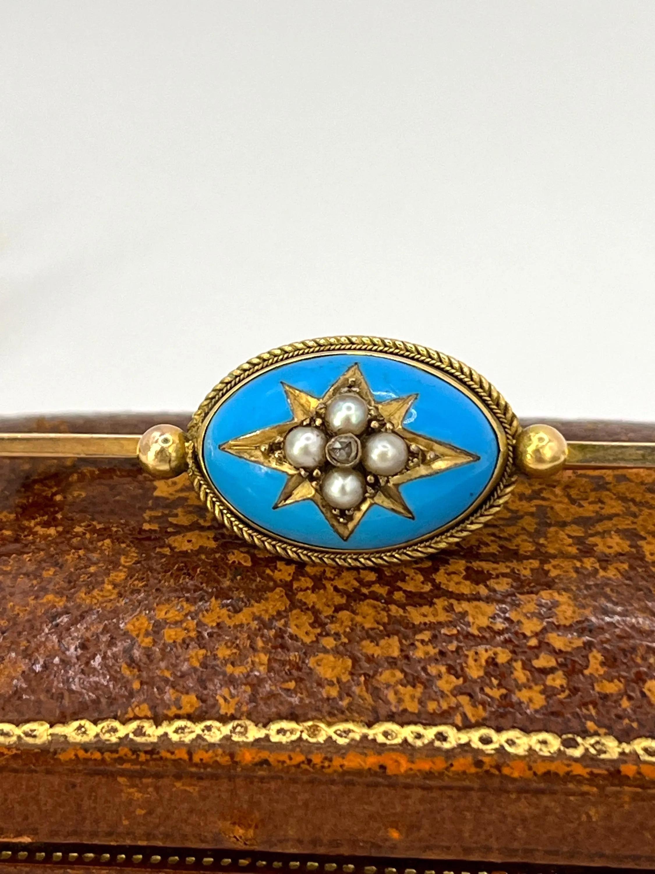 Broche en or jaune 15ct, émail bleu victorien, diamants et perles de rocaille Circa 1880 en vente 1