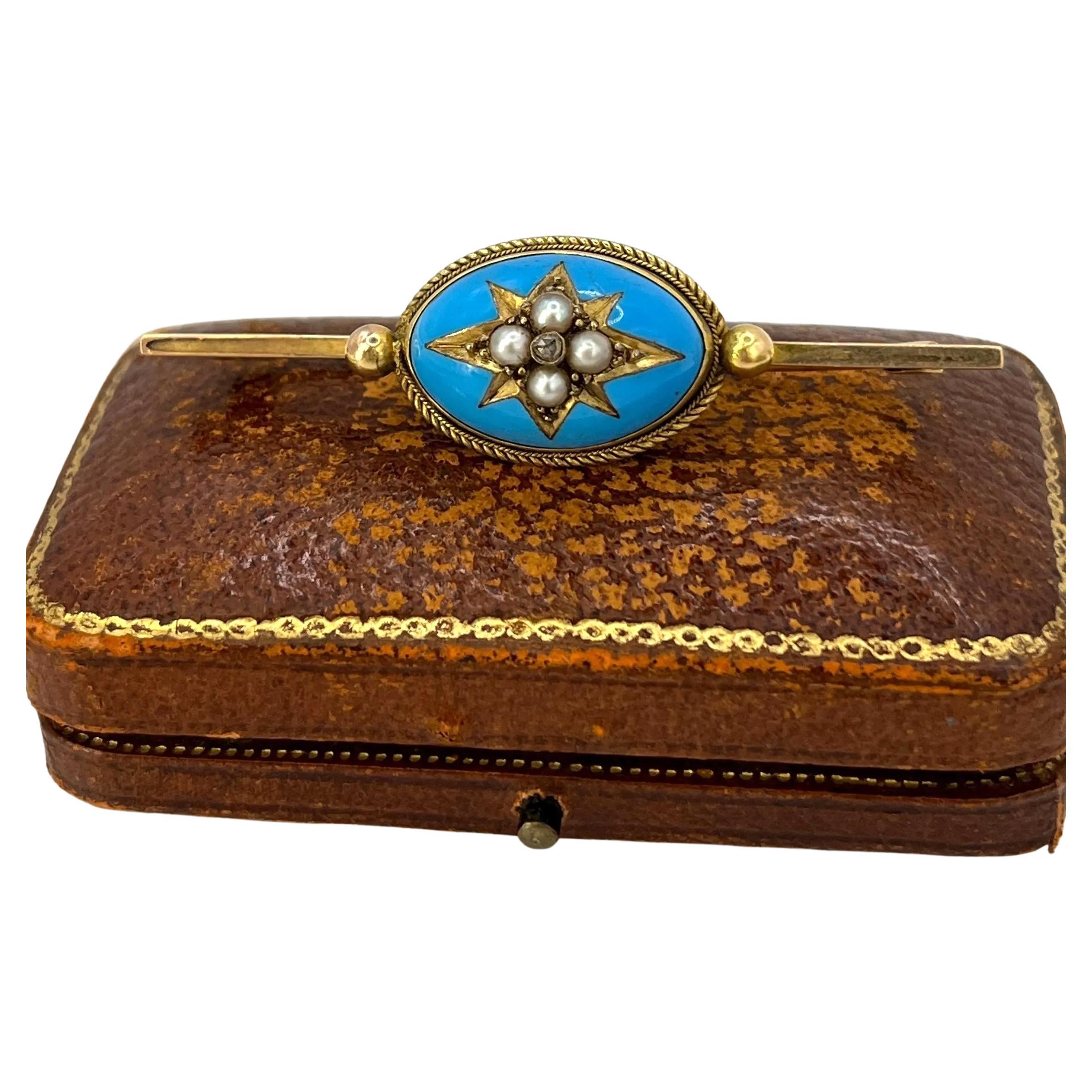 Spilla in oro giallo 15ct, smalto blu vittoriano, diamanti e perle di mare Circa 1880