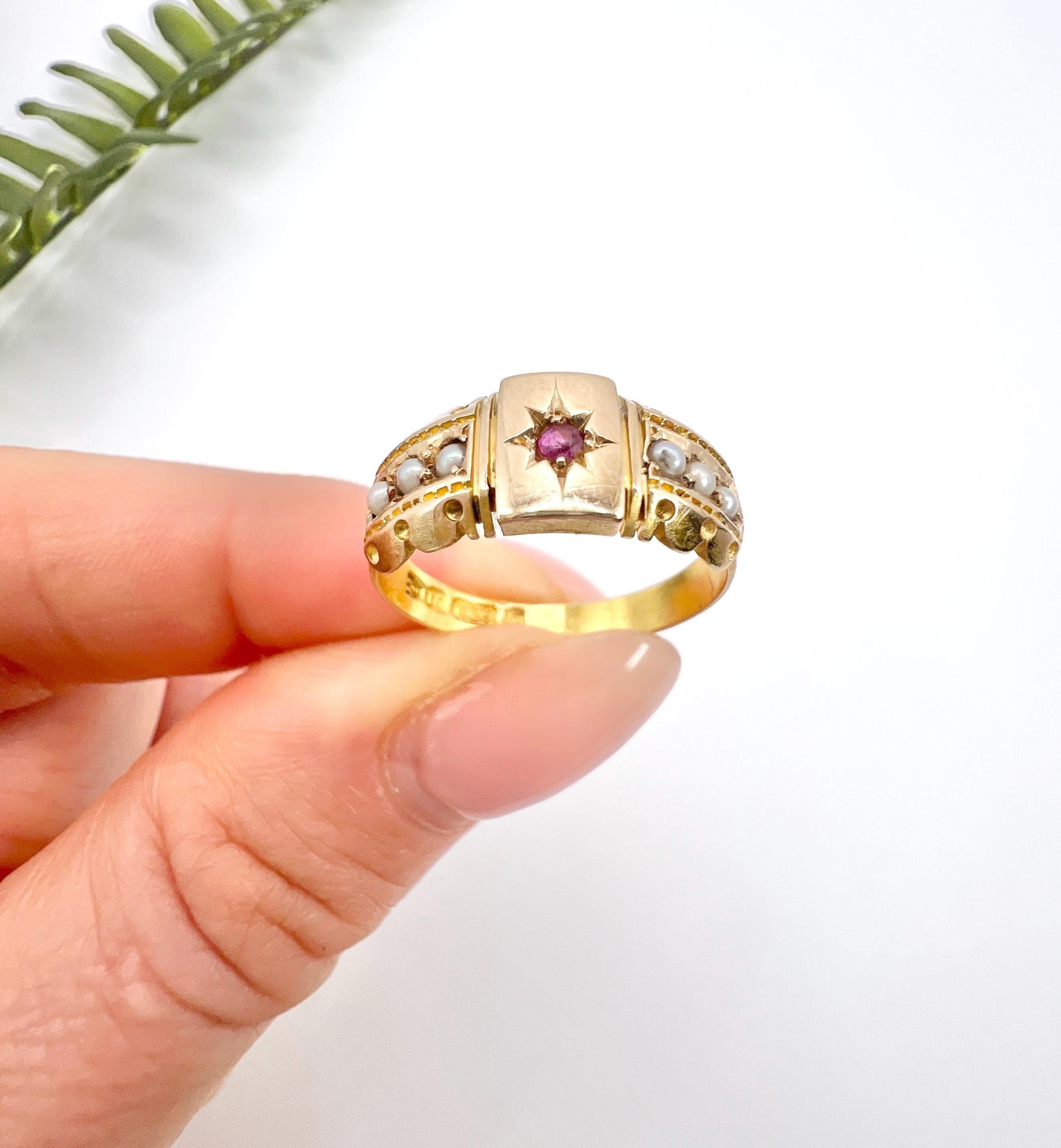 Anillo victoriano de oro amarillo de 15 ct con rubí y perla engastados en forma de estrella, Hallmarked Chester 1884 en Bueno estado para la venta en Brighton, GB