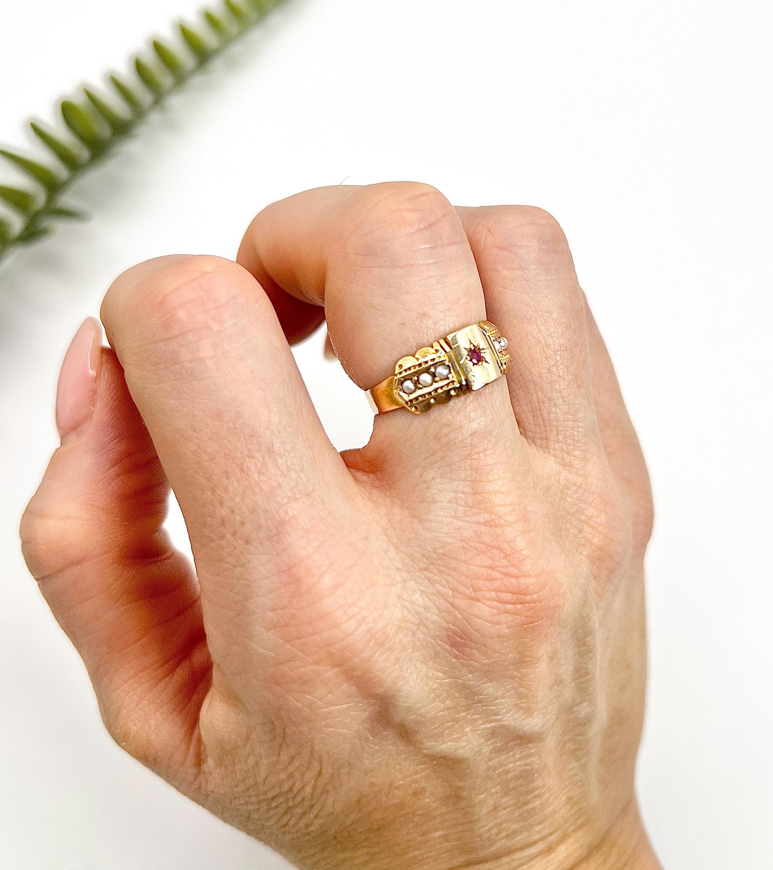 Anillo victoriano de oro amarillo de 15 ct con rubí y perla engastados en forma de estrella, Hallmarked Chester 1884 en venta 3