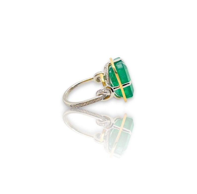 15ct Zambian Emerald Ring with Diamonds 22k yellow Gold and Platinum In New Condition For Sale In Brisbane, AU