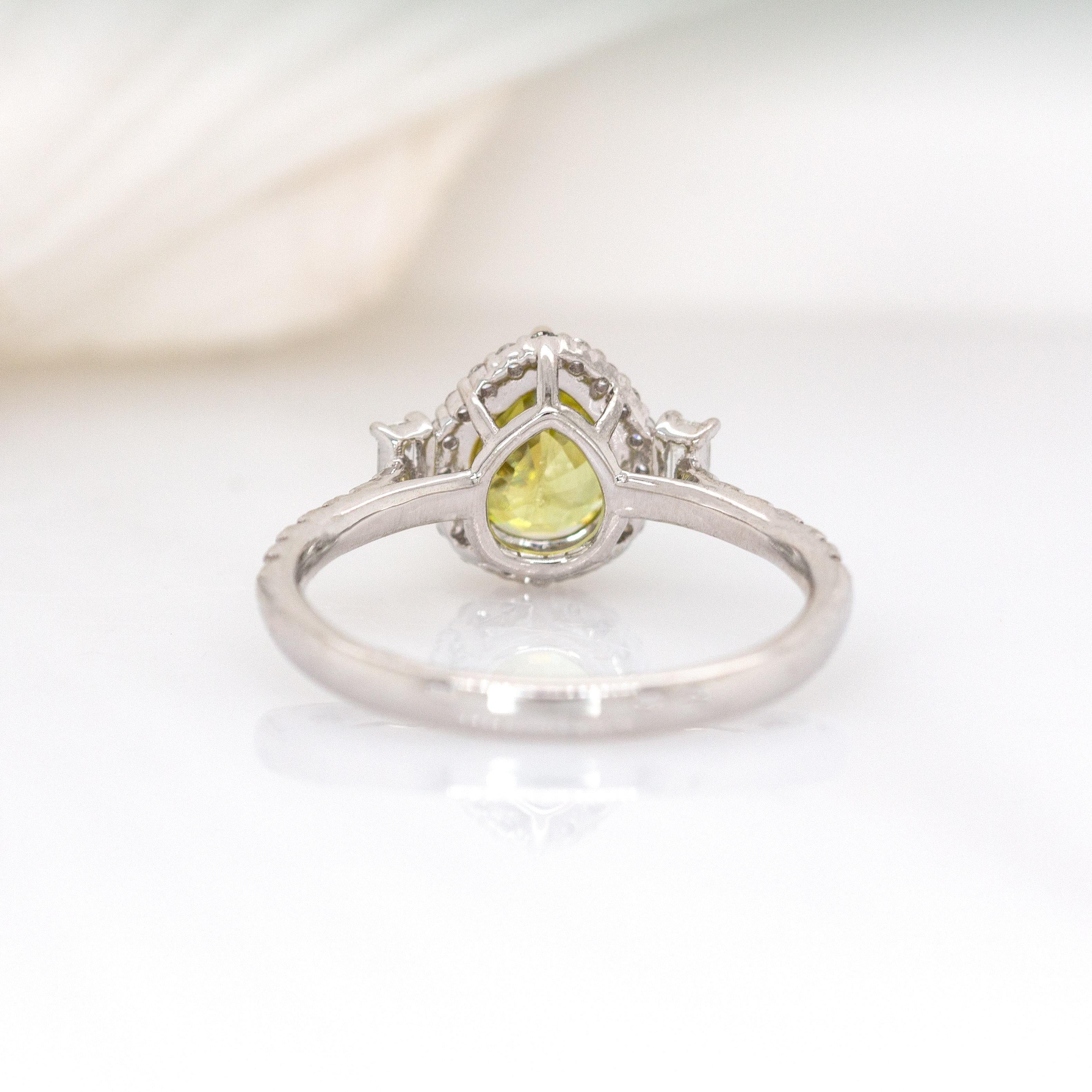 1,5cts Sphene Ring mit natürlichen Diamanten Halo: 14K Solid White Gold, 7x6mm Damen im Angebot