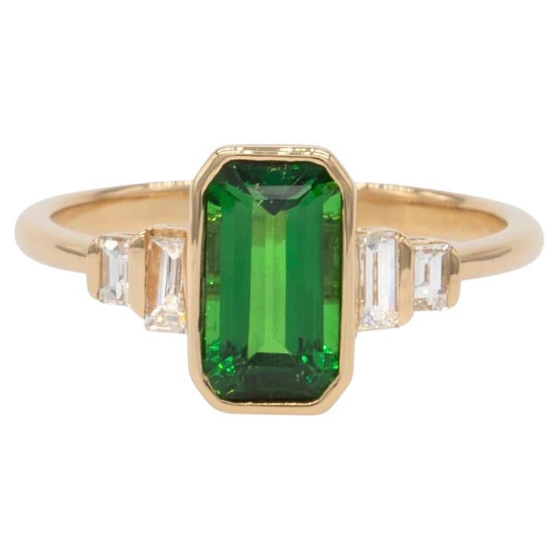 1.5cts Tsavorite Garnet Ring with Natural Diamond Accents: Solid 14k Gold, 9x5mm in vendita